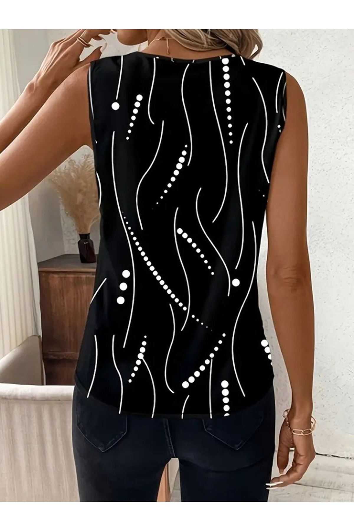 Kadın Sıfır Kollu V Yakalı Desenli Dalgıç Bluz