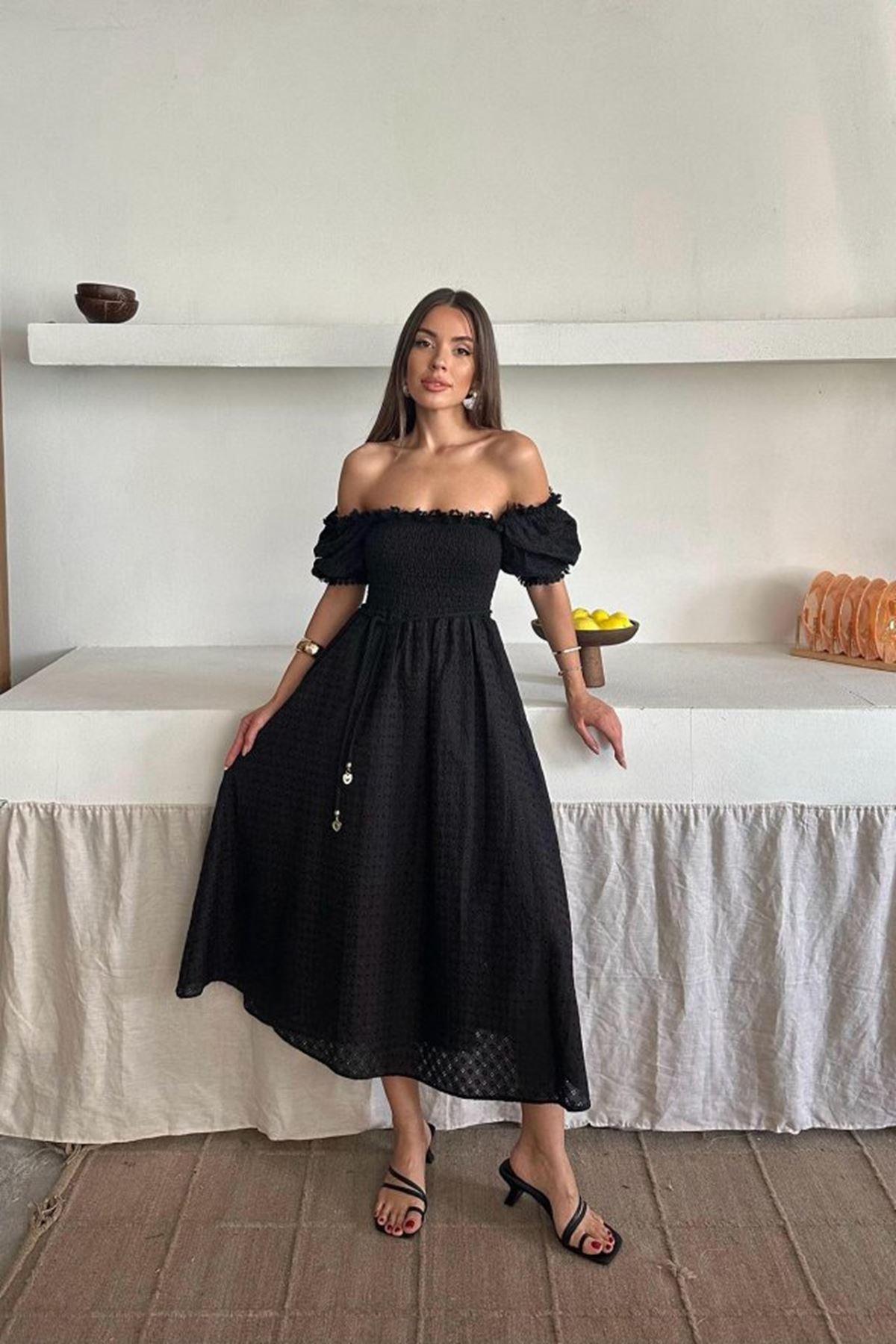 Siyah Gipeli Brode Elbise