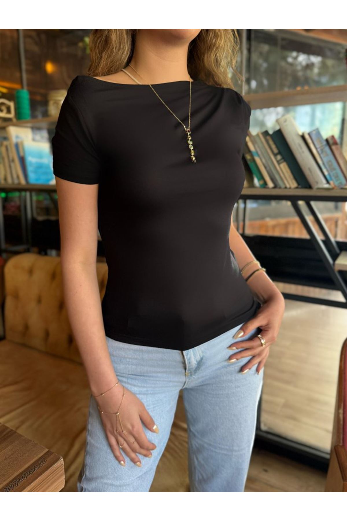 Kadın Kısa Kollu Tek Omuzu Açık Büzgülü Viskon Bluz