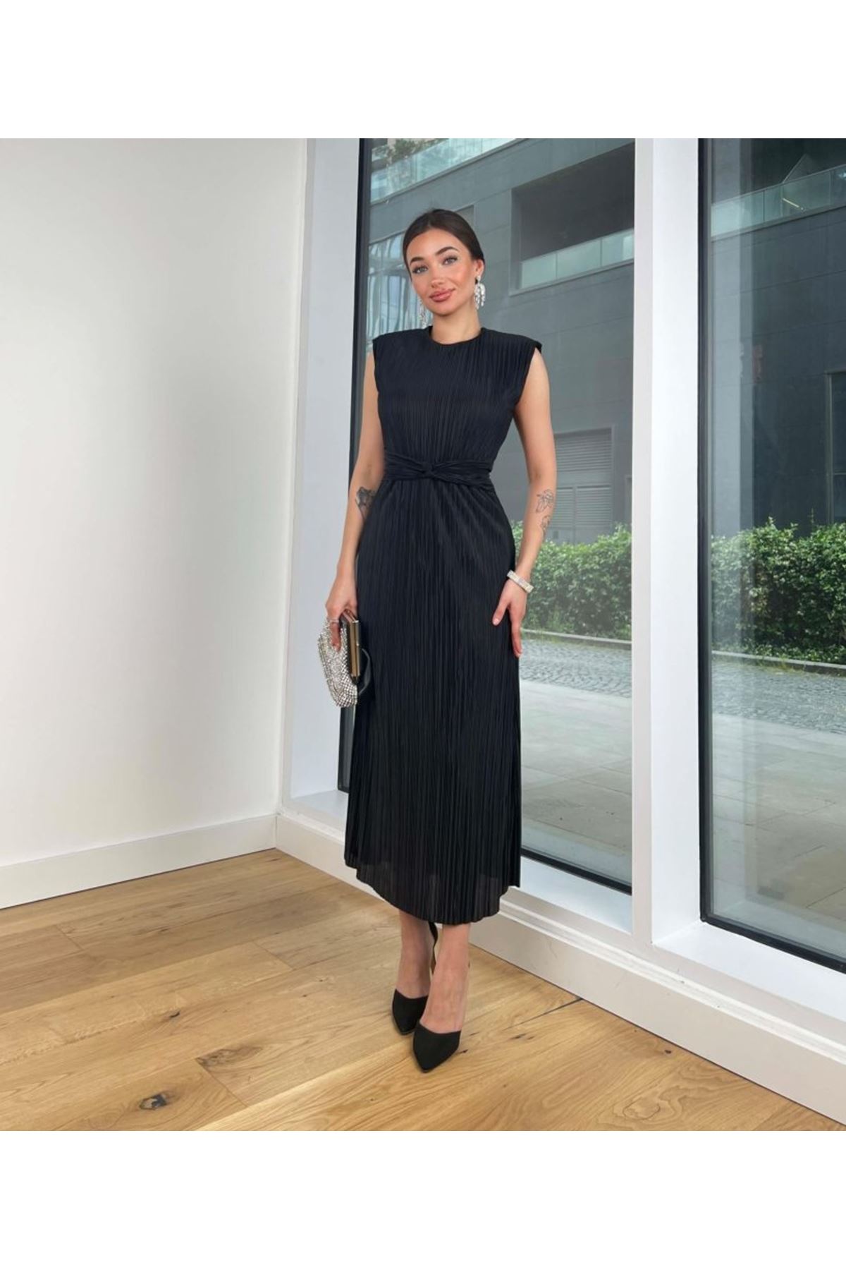 Kadın Plise Kumaş Bel Detaylı Midi Boy Elbise