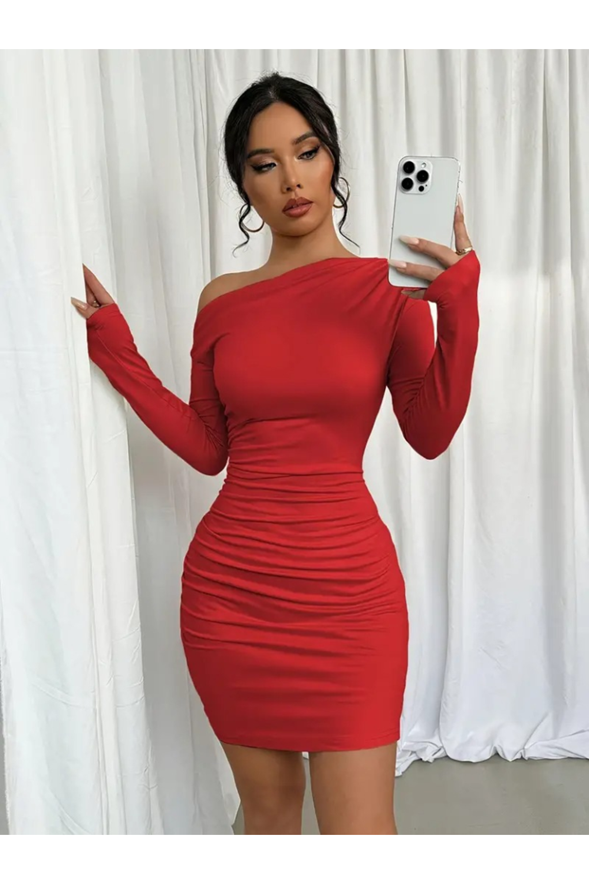 Kadın Uzun Kollu Tek Omuzu Açık Yanlardan Büzgülü Kısa Sandy Elbise