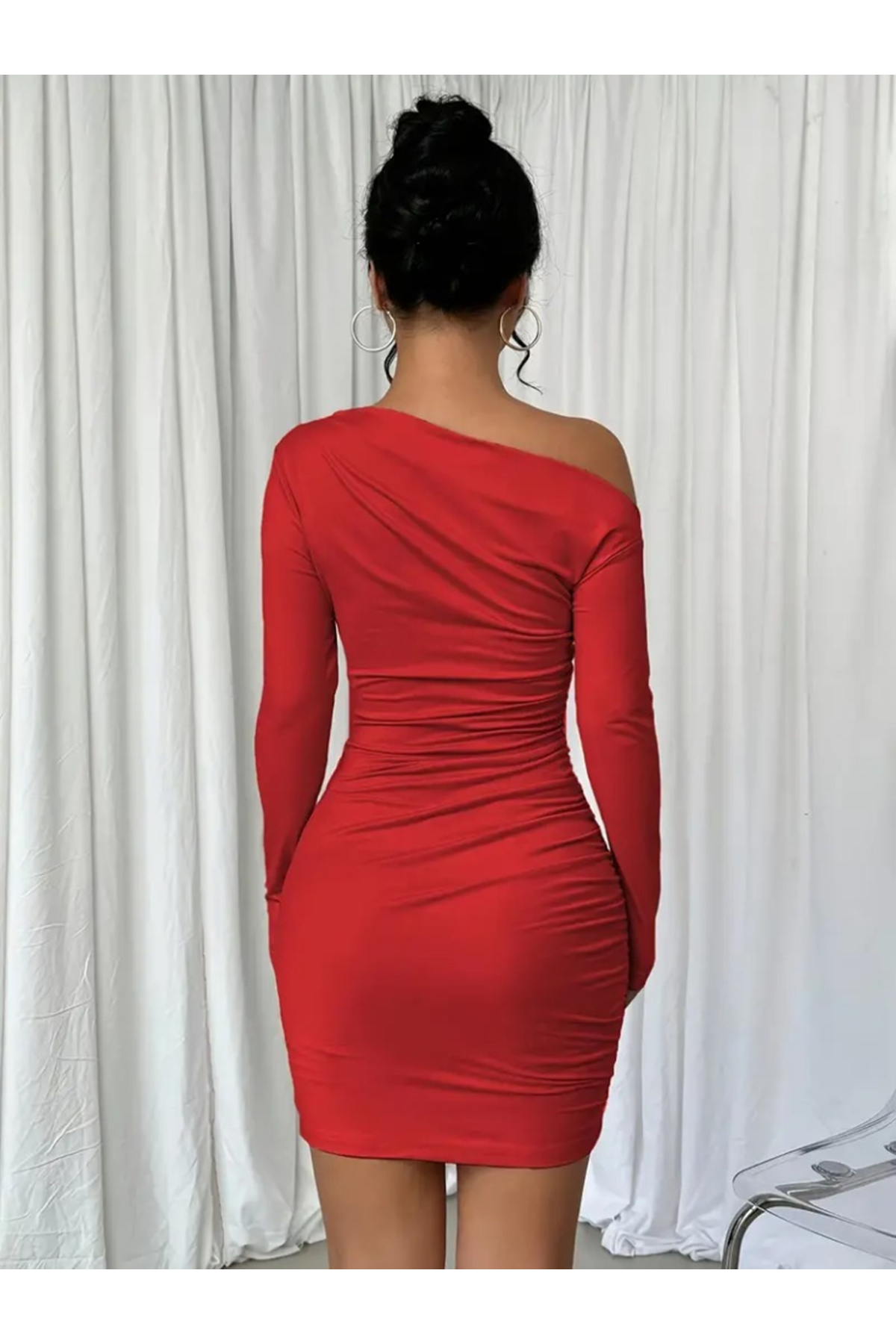 Kadın Uzun Kollu Tek Omuzu Açık Yanlardan Büzgülü Kısa Sandy Elbise