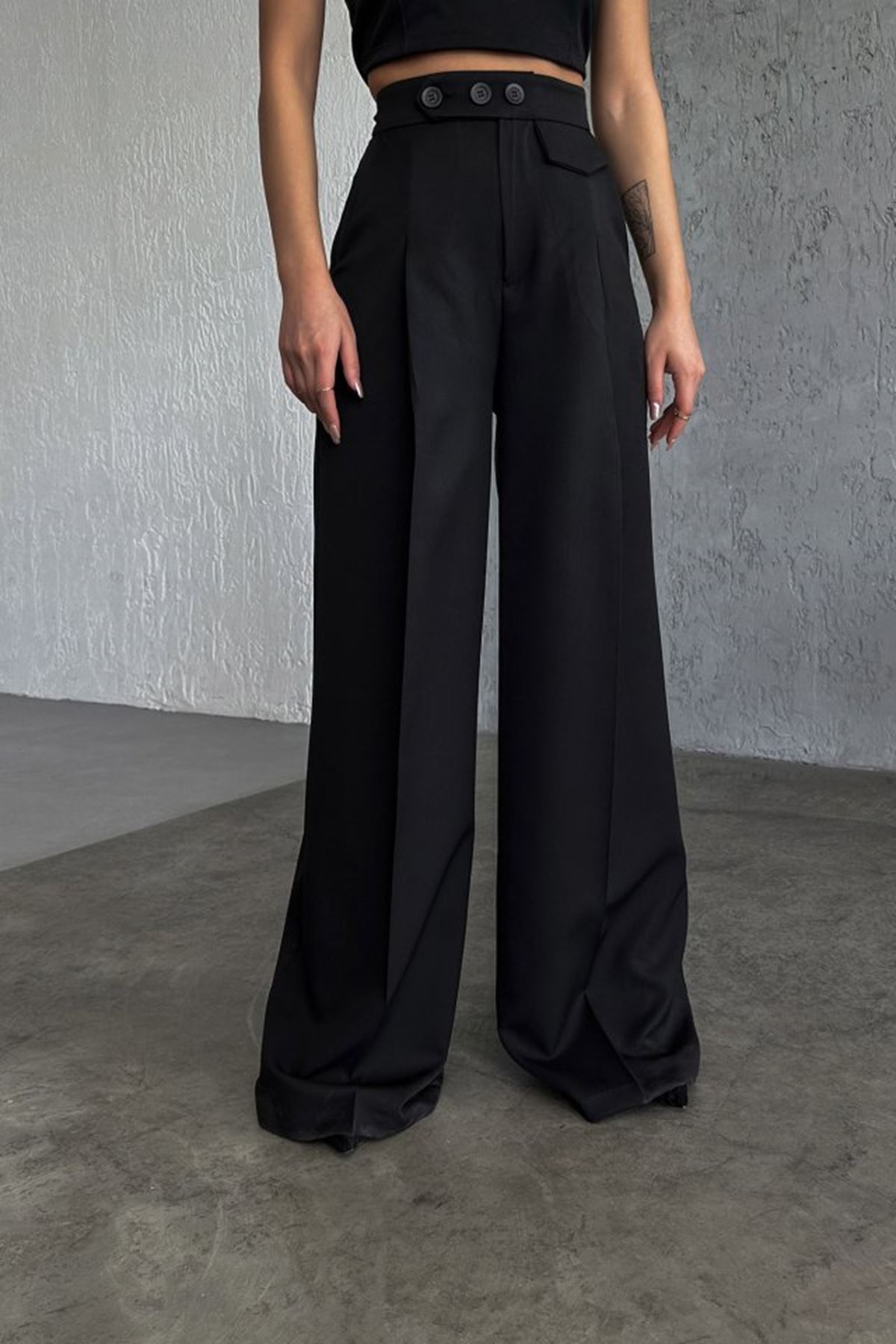Üç Düğme Detayli Palazzo Pantolon