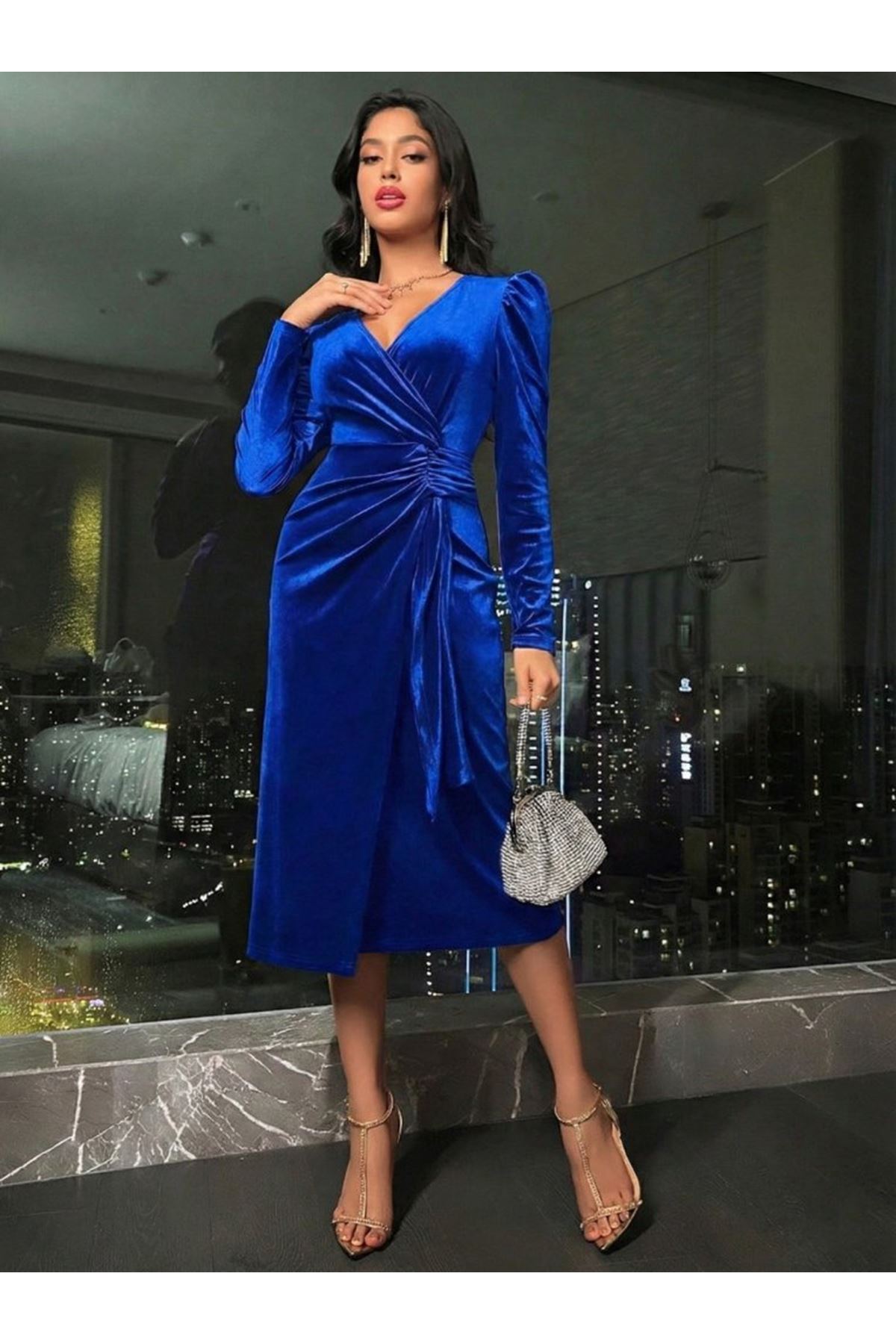 Kadın Uzun Kollu Kruvaze Yakalı Yandan Büzgülü Midi Kadife Elbise