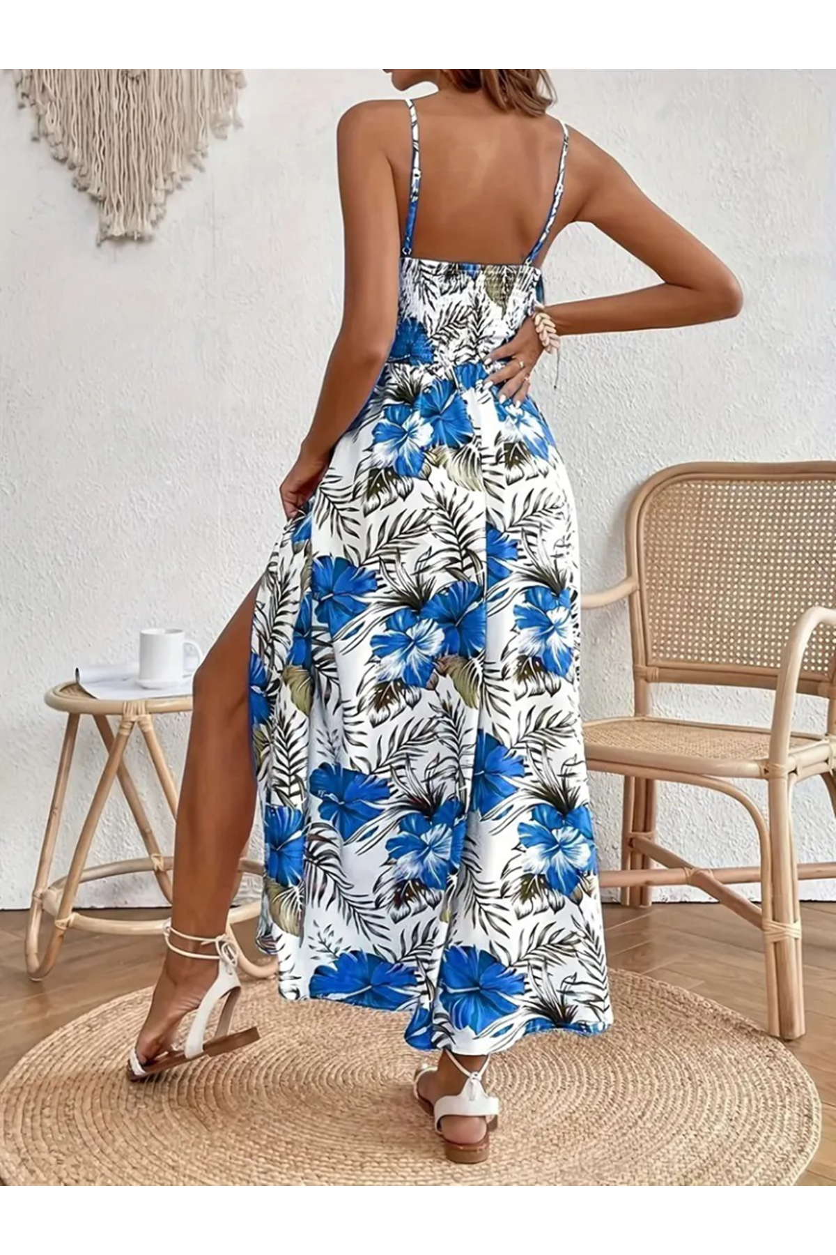 Kadın Ip Askılı V Yakalı Bel Güpür çiçek Desenli Yandan Yırtmaçlı Maksi Süprem Elbise