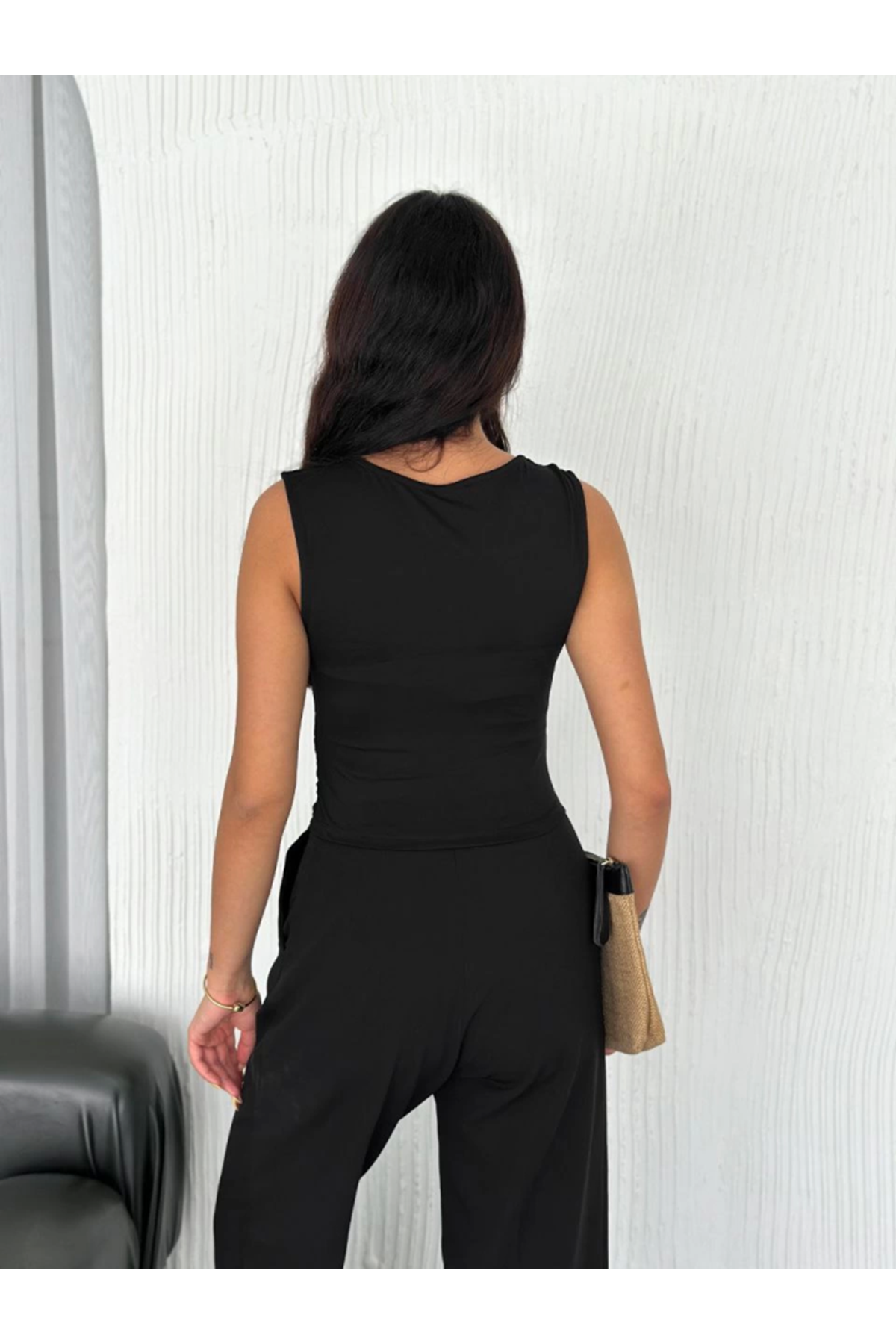 Osy Modal Yumuşak Dokulu Kumaş Bisiklet Yaka Sıfır Kol Bluz Omuz Toka Aksesuar Detaylı - Siyah