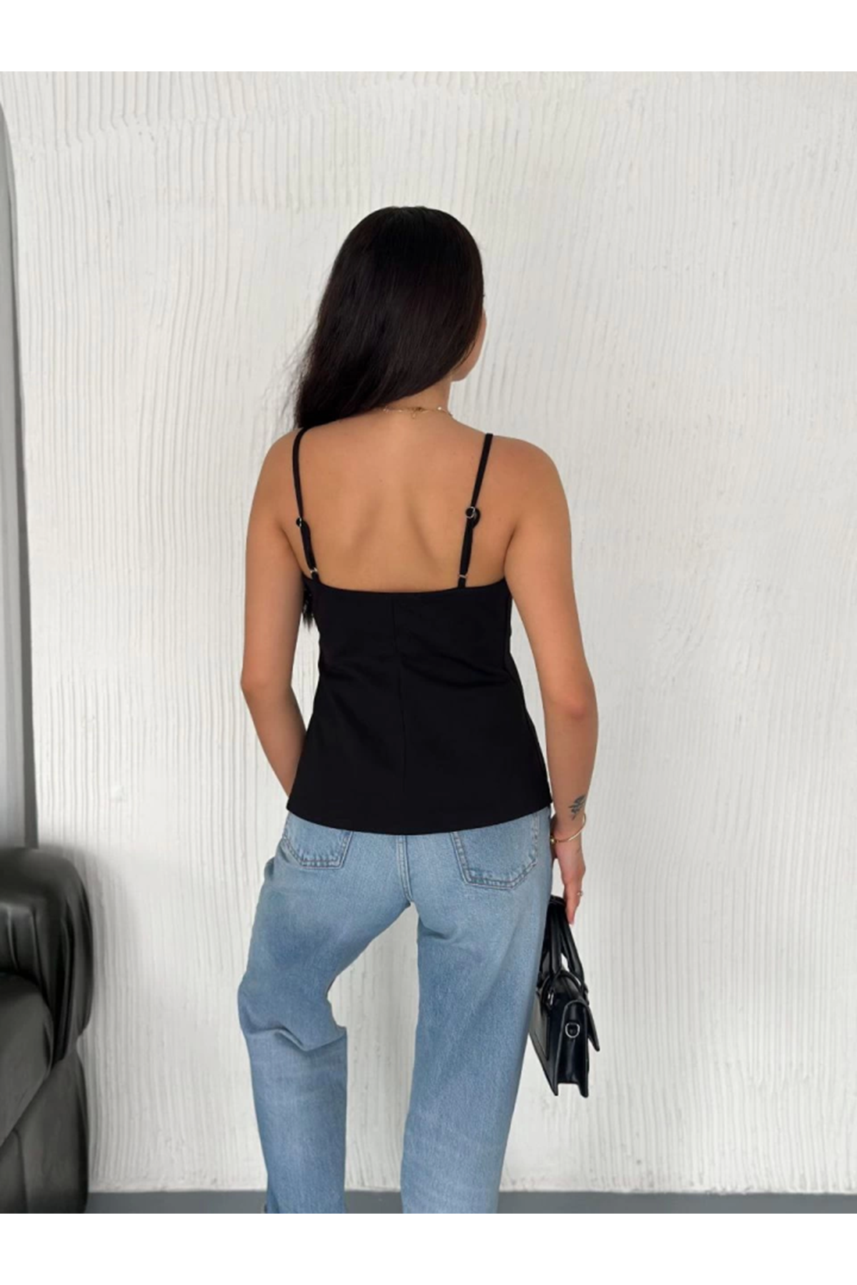 Askılı Dekolte Deraylı Bluz Crop - Siyah