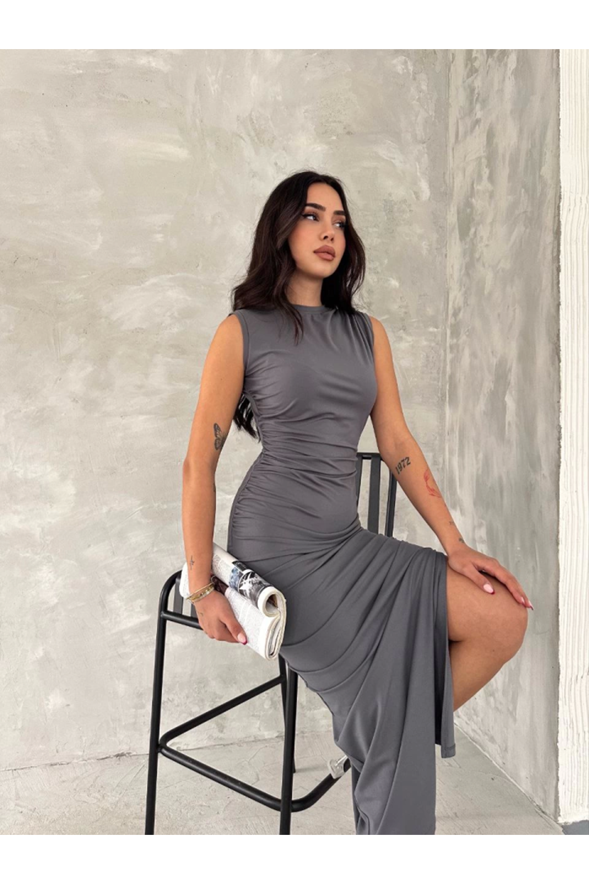 Kolsuz Yırtmaçlı Uzun Maxı Boy Elbise - Gri