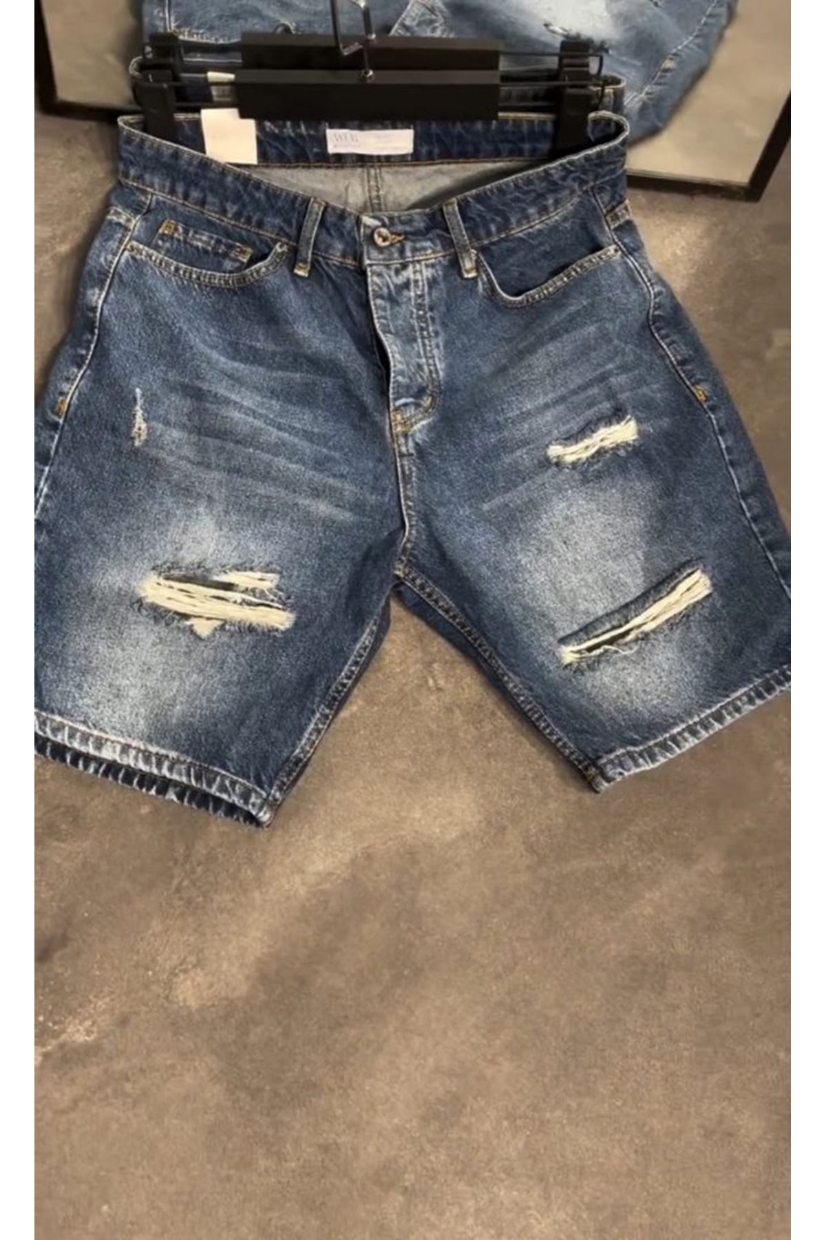 Erkek Yırtık Detaylı Kot Şort