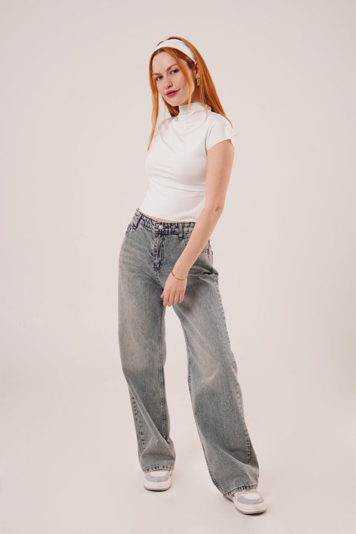 Boğazlı Parlak Kumaş Beyaz Crop