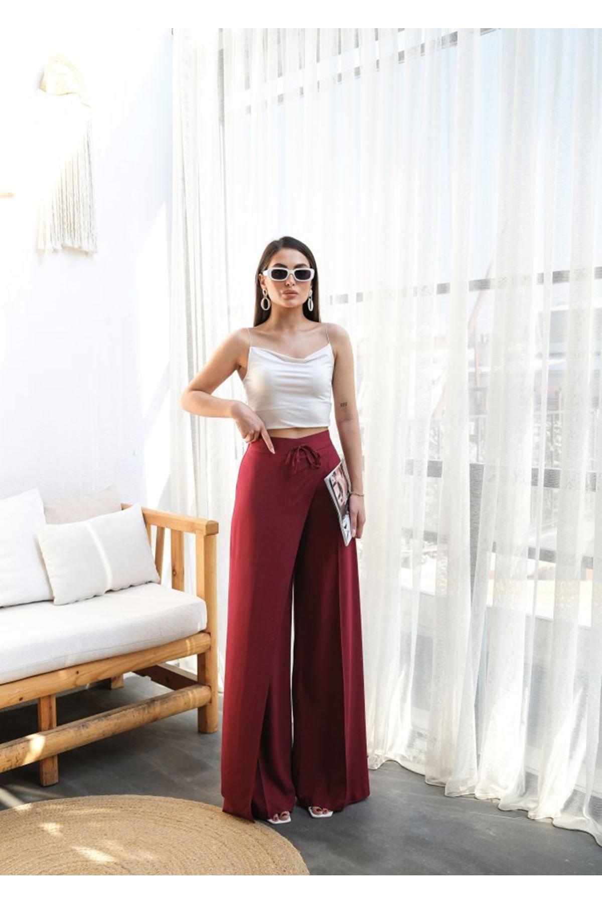 Keten Önü Çapraz Parçali Lasti̇kli̇ Ve Bağcikli Geni̇ş Paça Pantolon