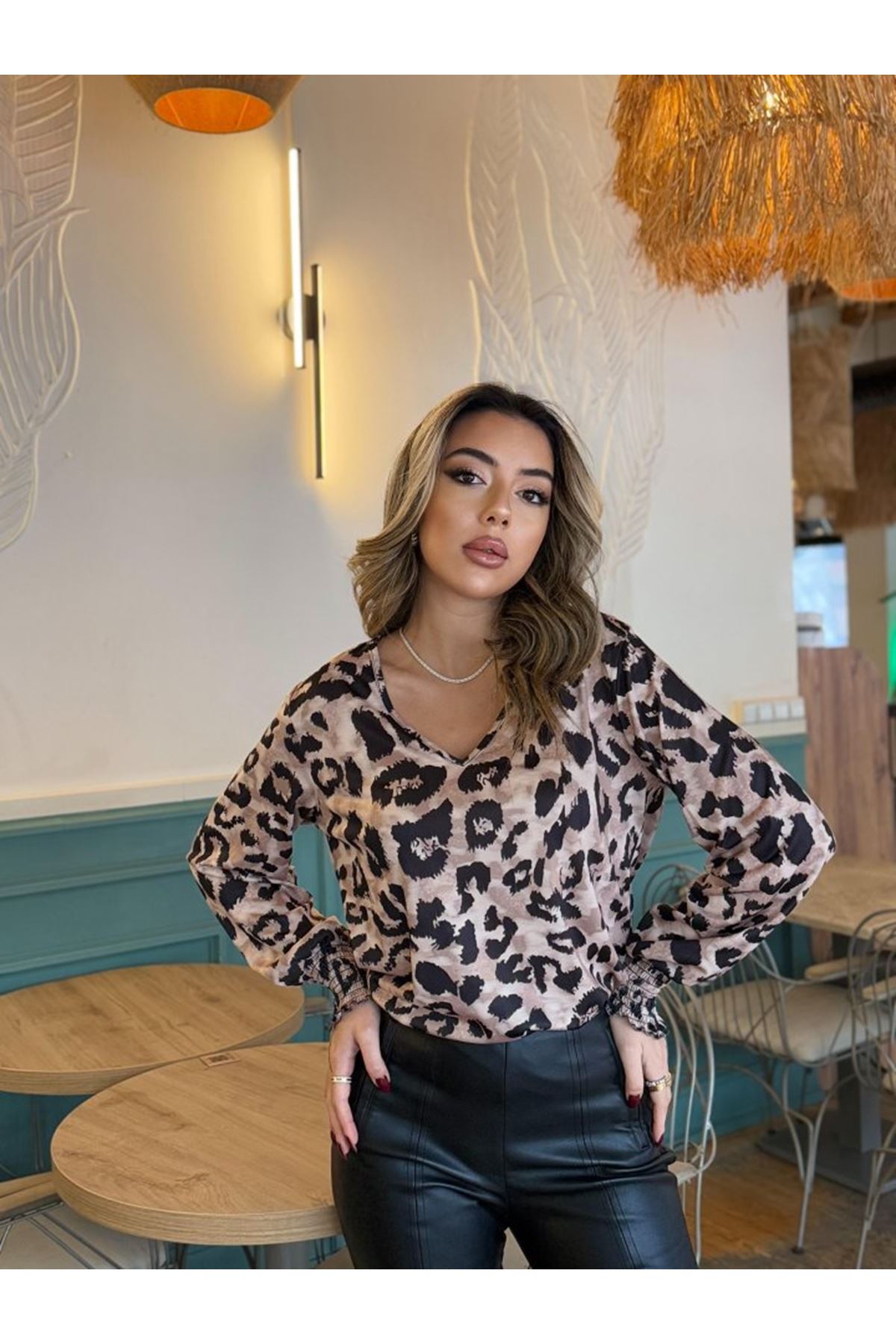 Kadın Uzun Kollu V Yakalı Leopar Desenli Dalgıç Bluz