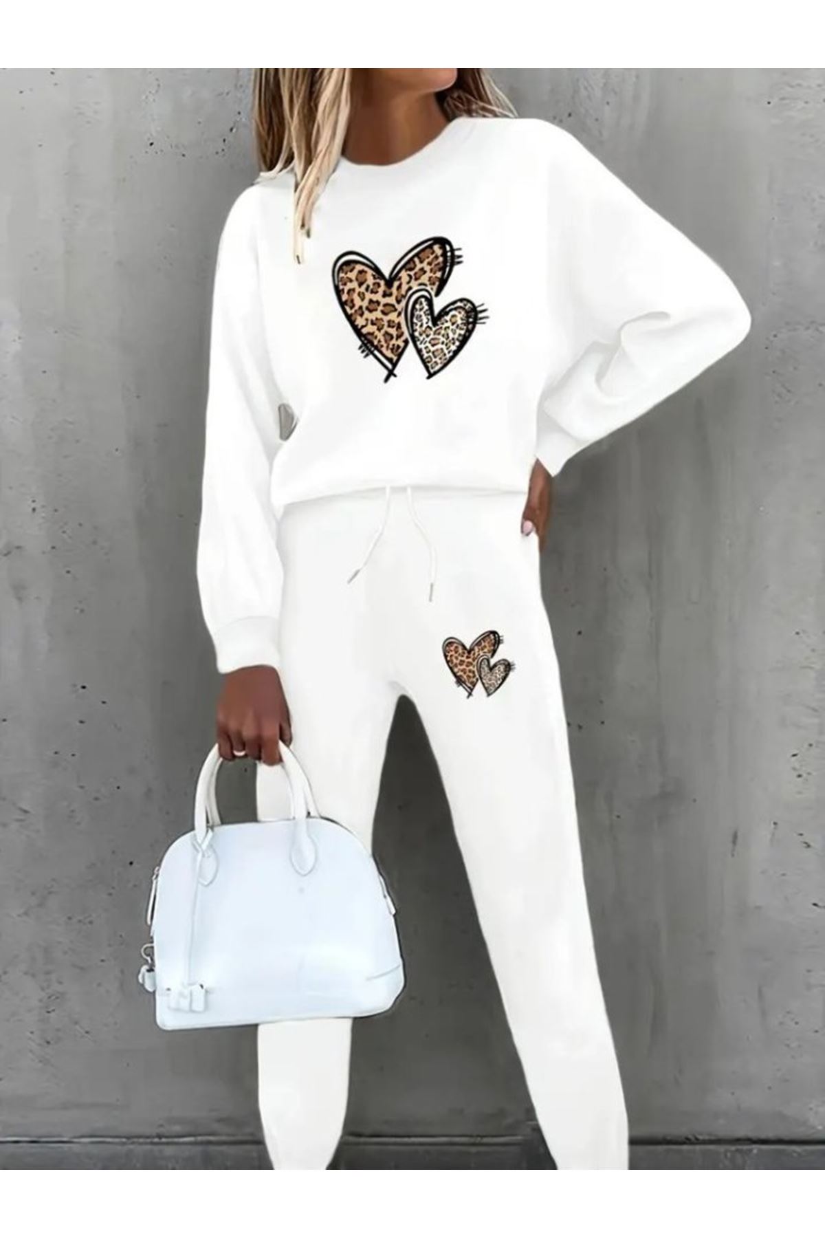 Kadın Uzun Kollu Bisiklet Yaka Kalp Desenli şardonlu üç Iplik Bluz Ve Pantolon Ikili Takım