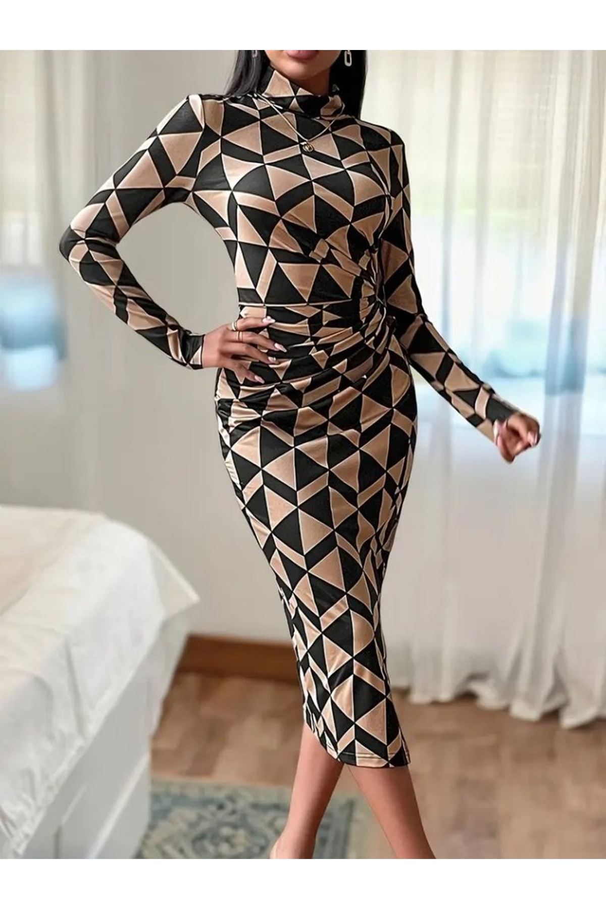 Kadın Uzun Kollu Balıkçı Yaka Yandan Büzgülü Yırtmaçlı Modal Midi Elbise