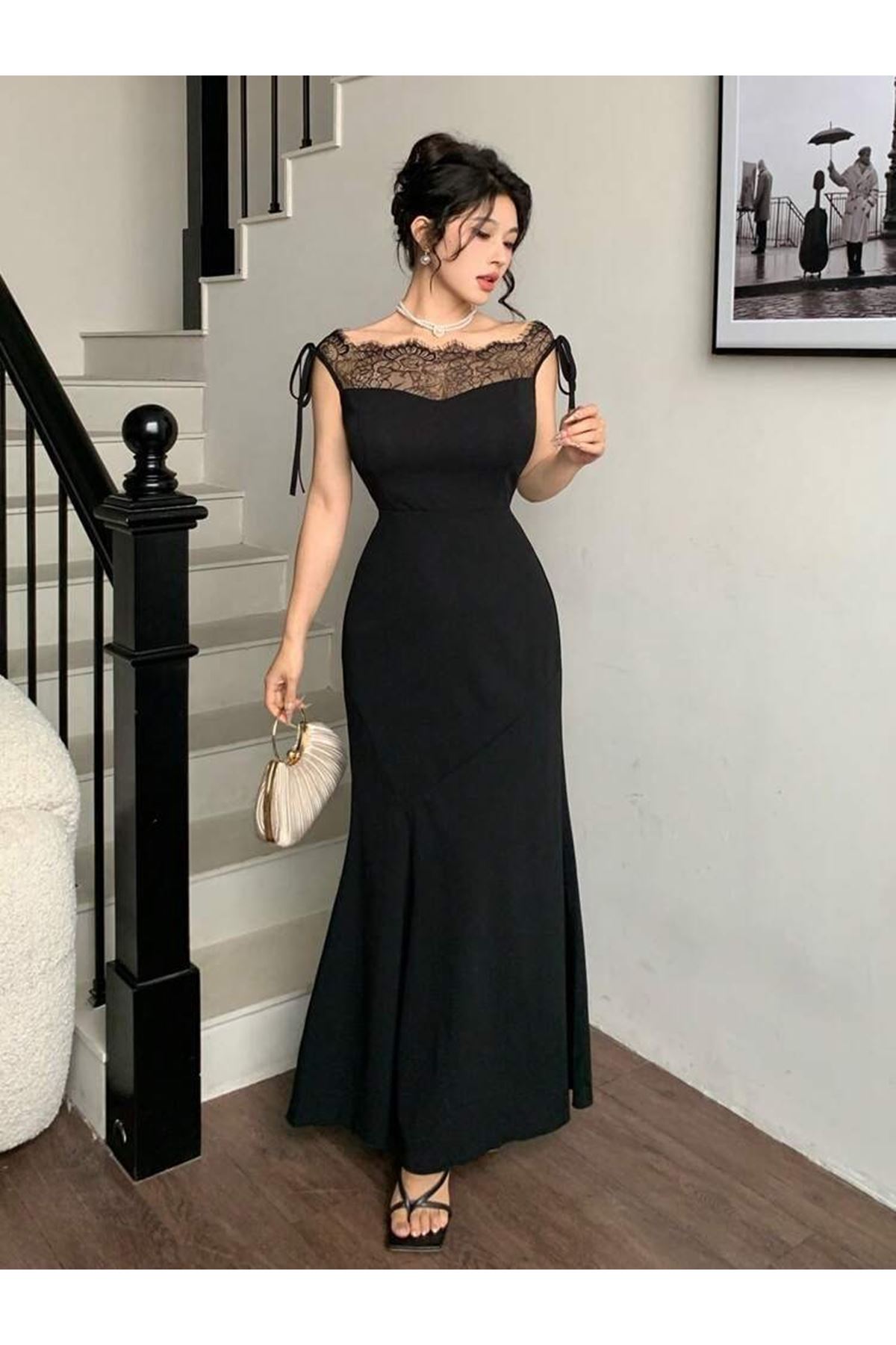 Kadın Göğüs Ve Yakası Dantel Detaylı Kayık Yaka Görünümlü Uzun Ithal Krep Elbise