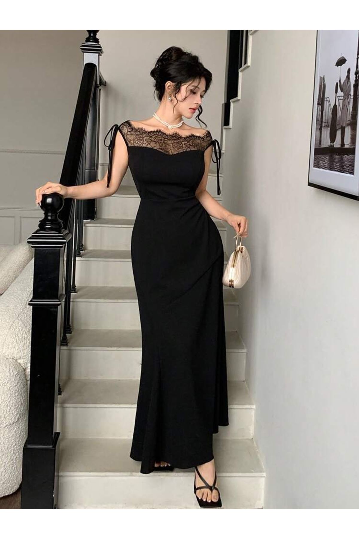 Kadın Göğüs Ve Yakası Dantel Detaylı Kayık Yaka Görünümlü Uzun Ithal Krep Elbise