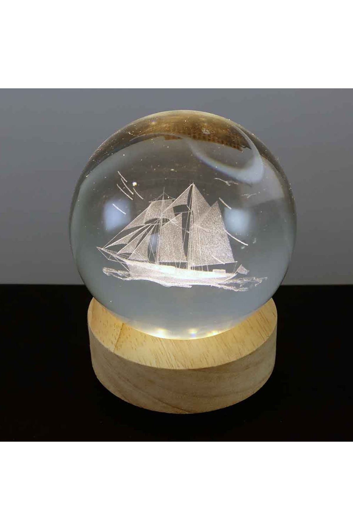 Gemi Motifli Işıklı Cam Küre