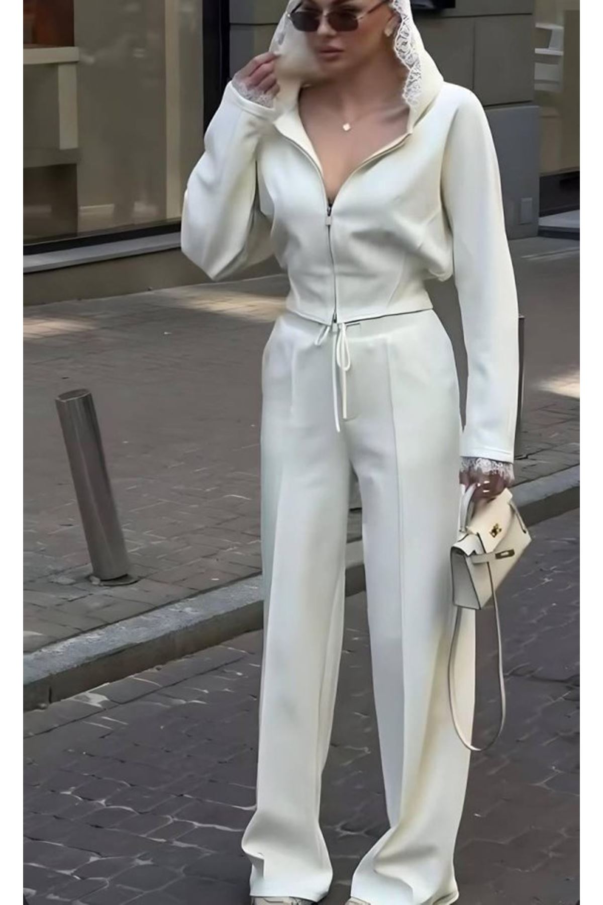 Kadın Dantel Işlemeli Kapüşon Detay Hırka Ve Ispanyol Paça Pantolon Ikili Takım