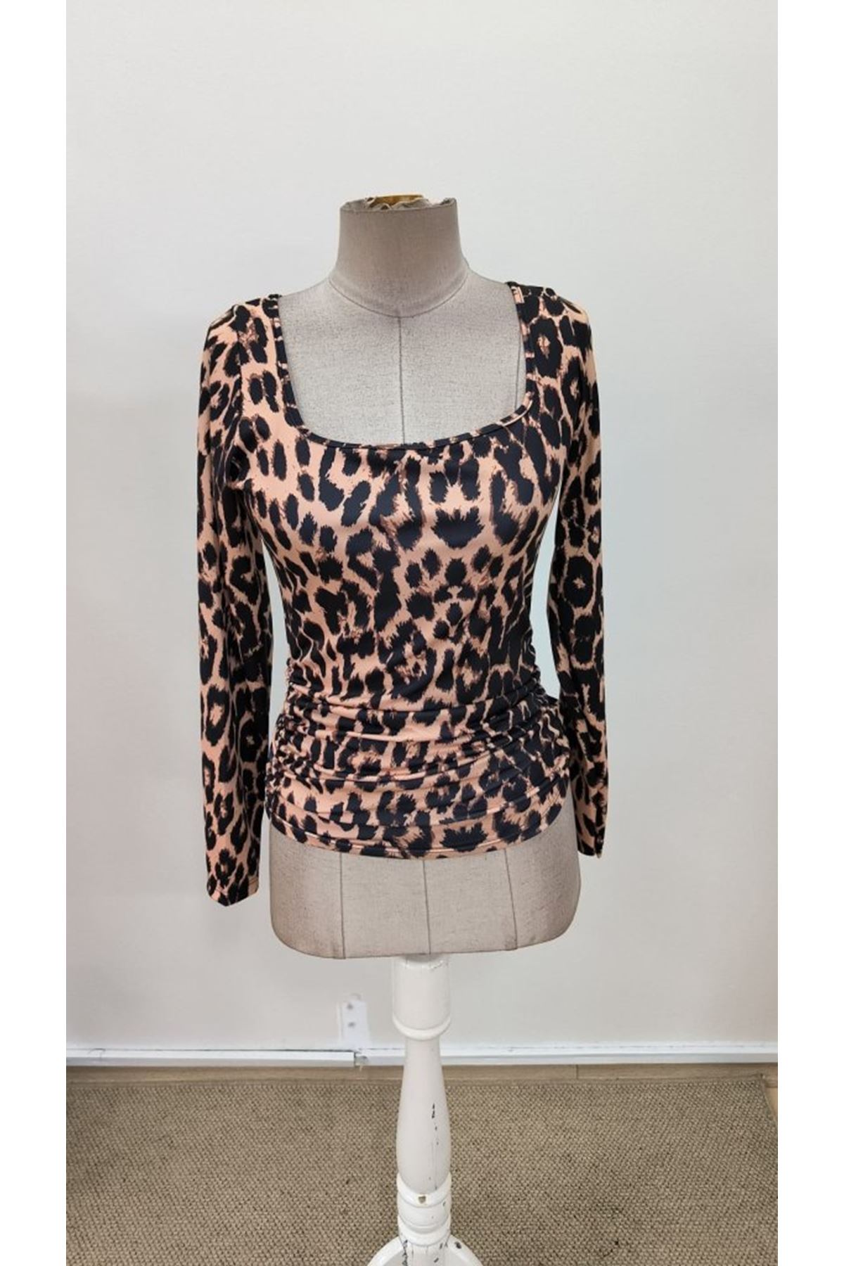 Kadın Uzun Kollu Kare Yakalı Leopar Desenli Dalgıç Bluz