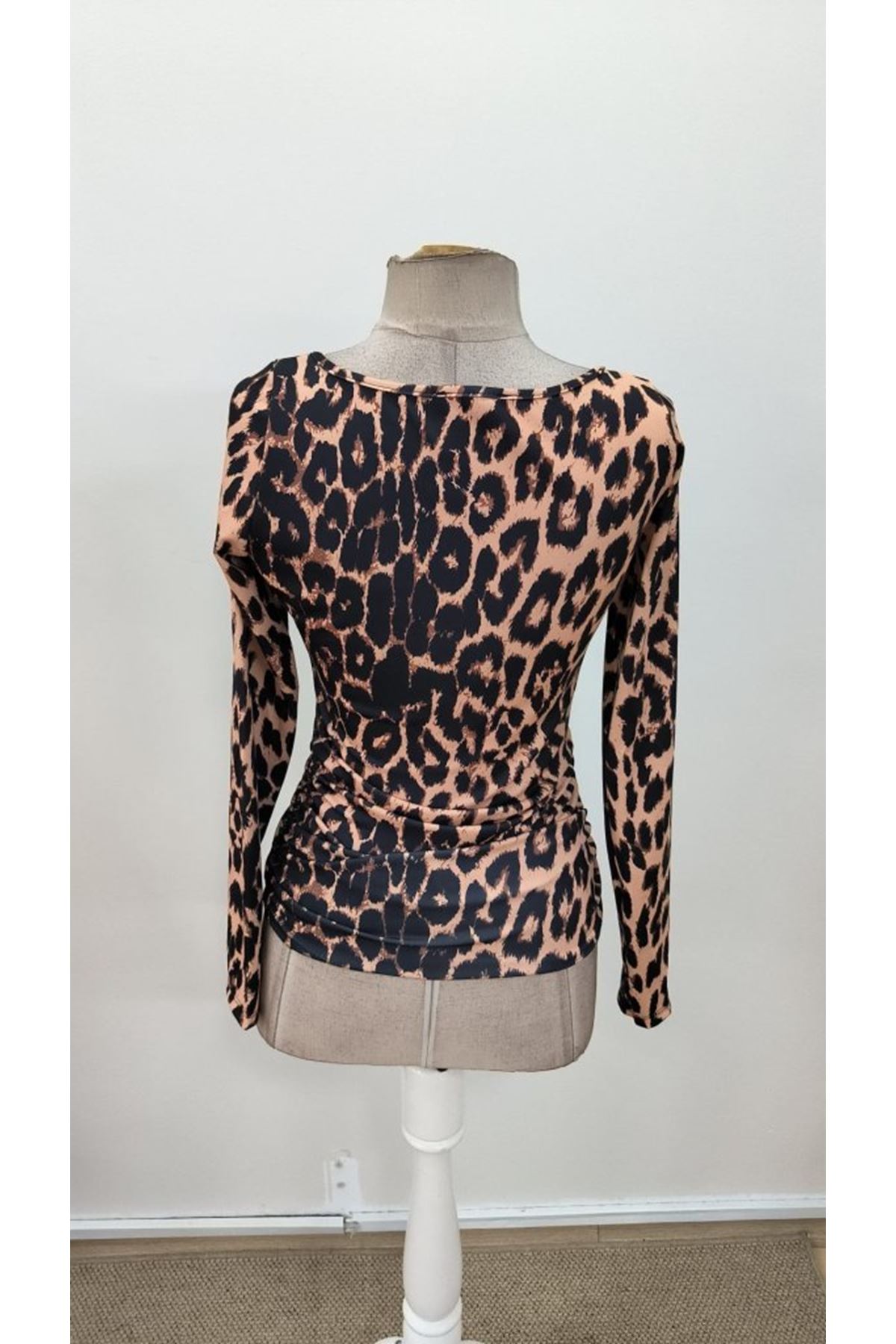 Kadın Uzun Kollu Kare Yakalı Leopar Desenli Dalgıç Bluz