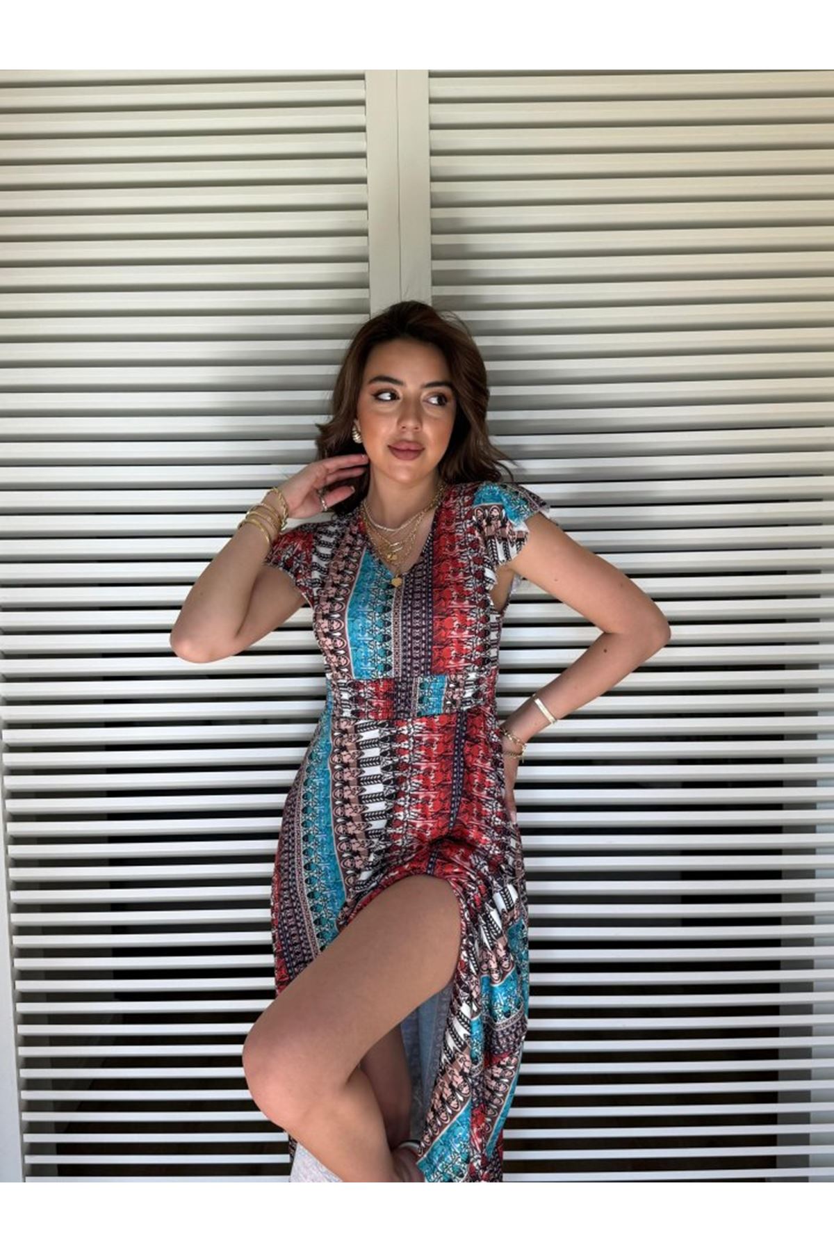 Kadın Kısa Kollu V Yakalı Desenli Yandan Yırtmaçlı Süprem Elbise