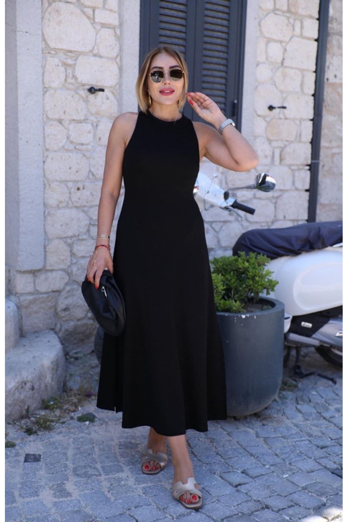 Kadın Omuzlardan Açık Arkadan Aksesuar Detaylı Yırtmaçlı Janjan Krep Elbise