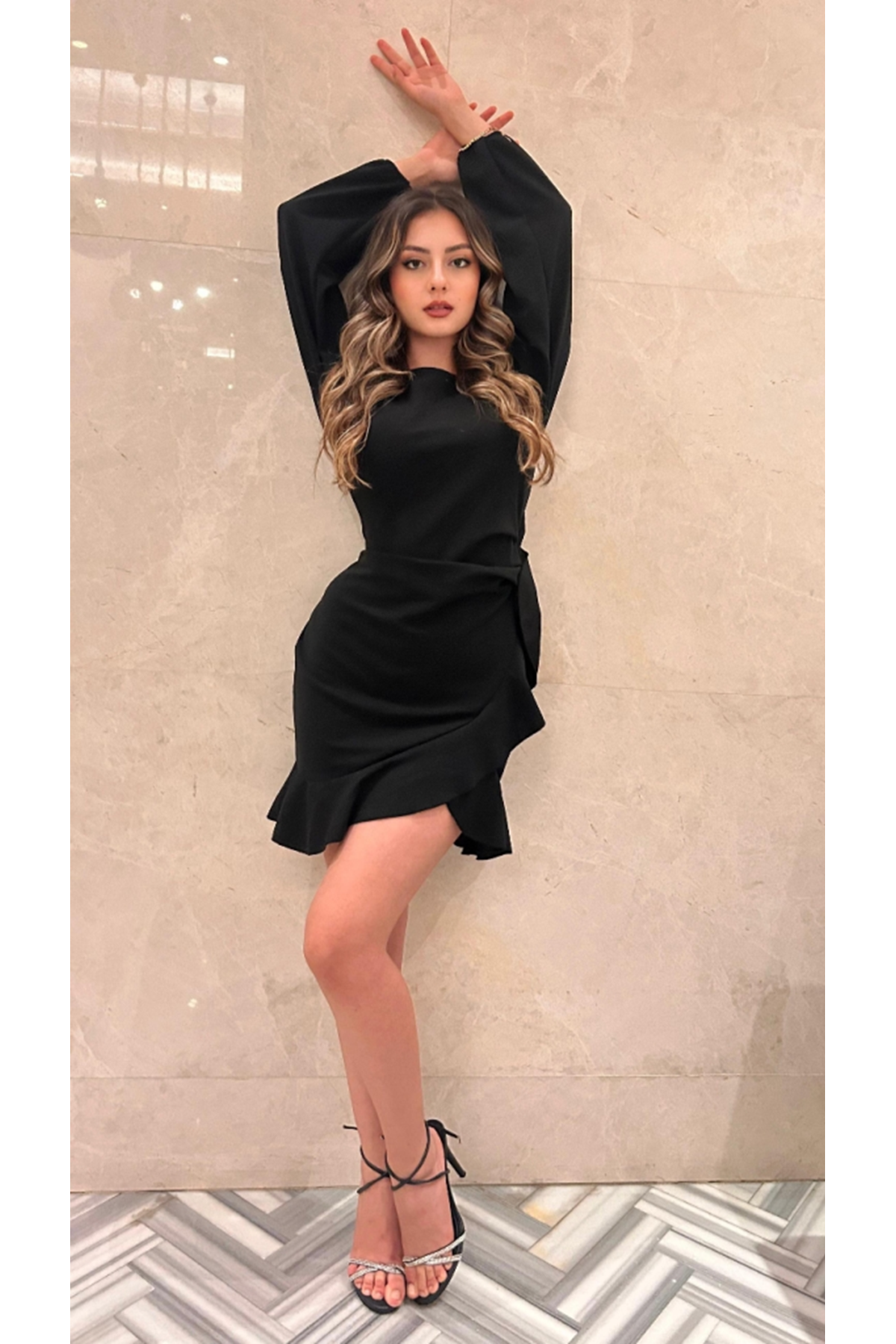 Kadın Uzun Kollu Bisiklet Yaka önden Volanlı Ithal Krep Elbise