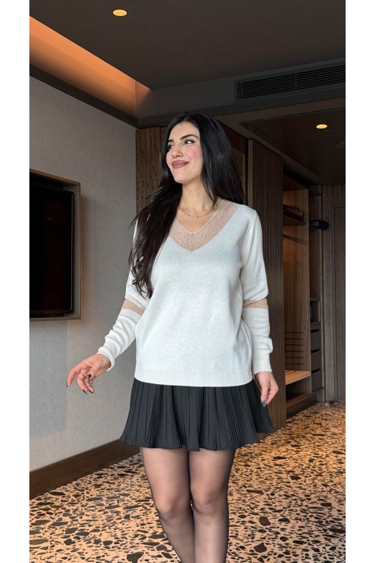 Kadın V Yaka Uzun Kollu Gold Işleme Detay Bluz