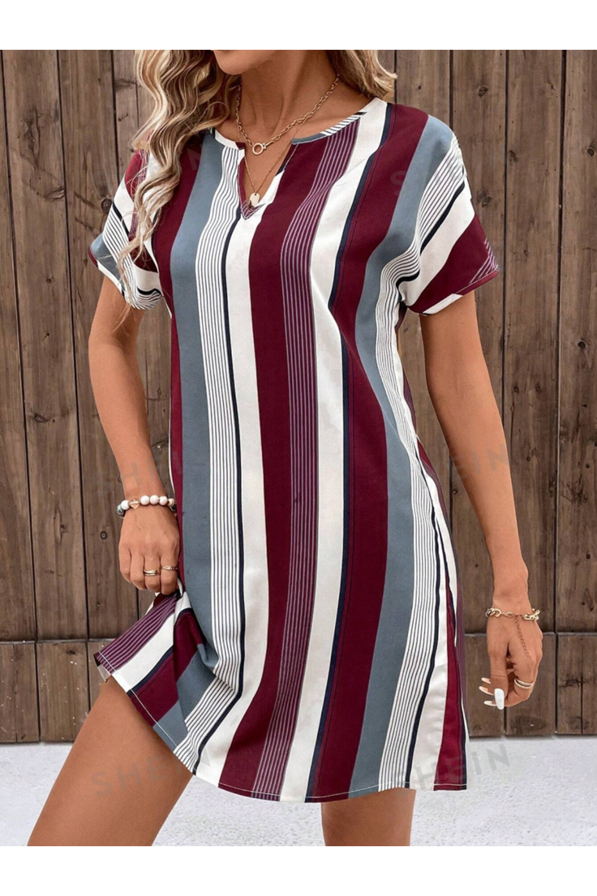 Kadın Kısa Kollu V Yakalı çizgi Baskılı Süprem Elbise