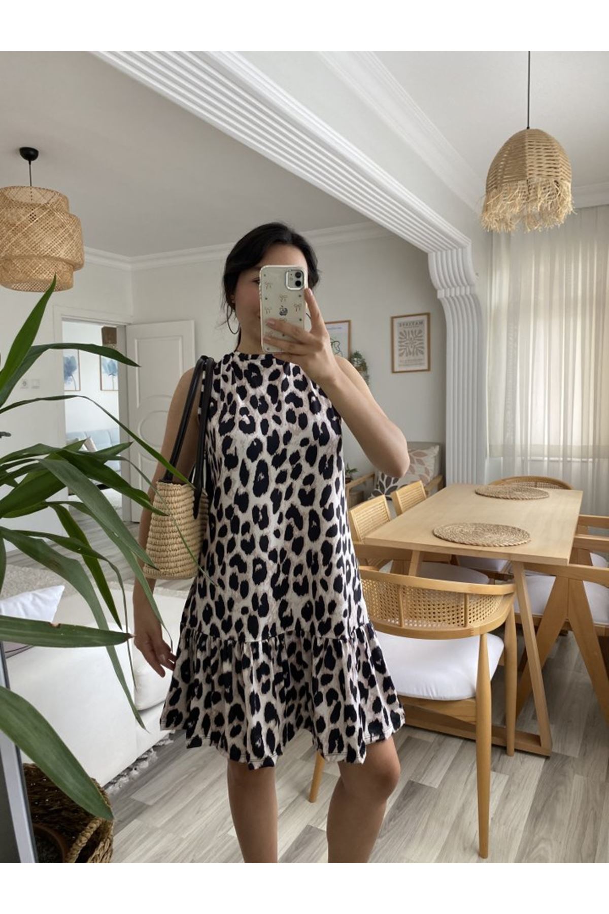 Kadın Kolsuz Sırttan Bağlamalı Fırfırlı Leopar Desenli Süprem Elbise