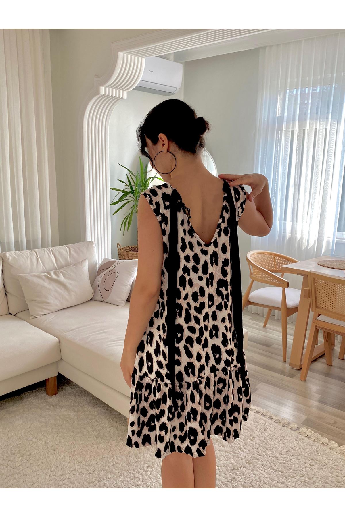Kadın Kolsuz Sırttan Bağlamalı Fırfırlı Leopar Desenli Süprem Elbise