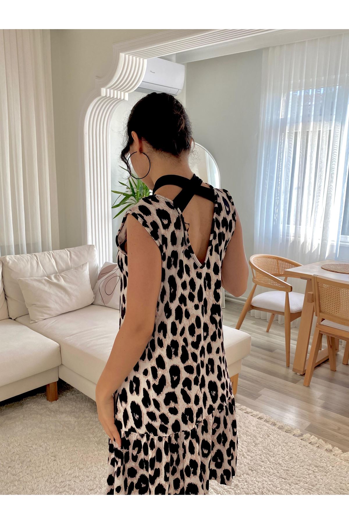 Kadın Kolsuz Sırttan Bağlamalı Fırfırlı Leopar Desenli Süprem Elbise