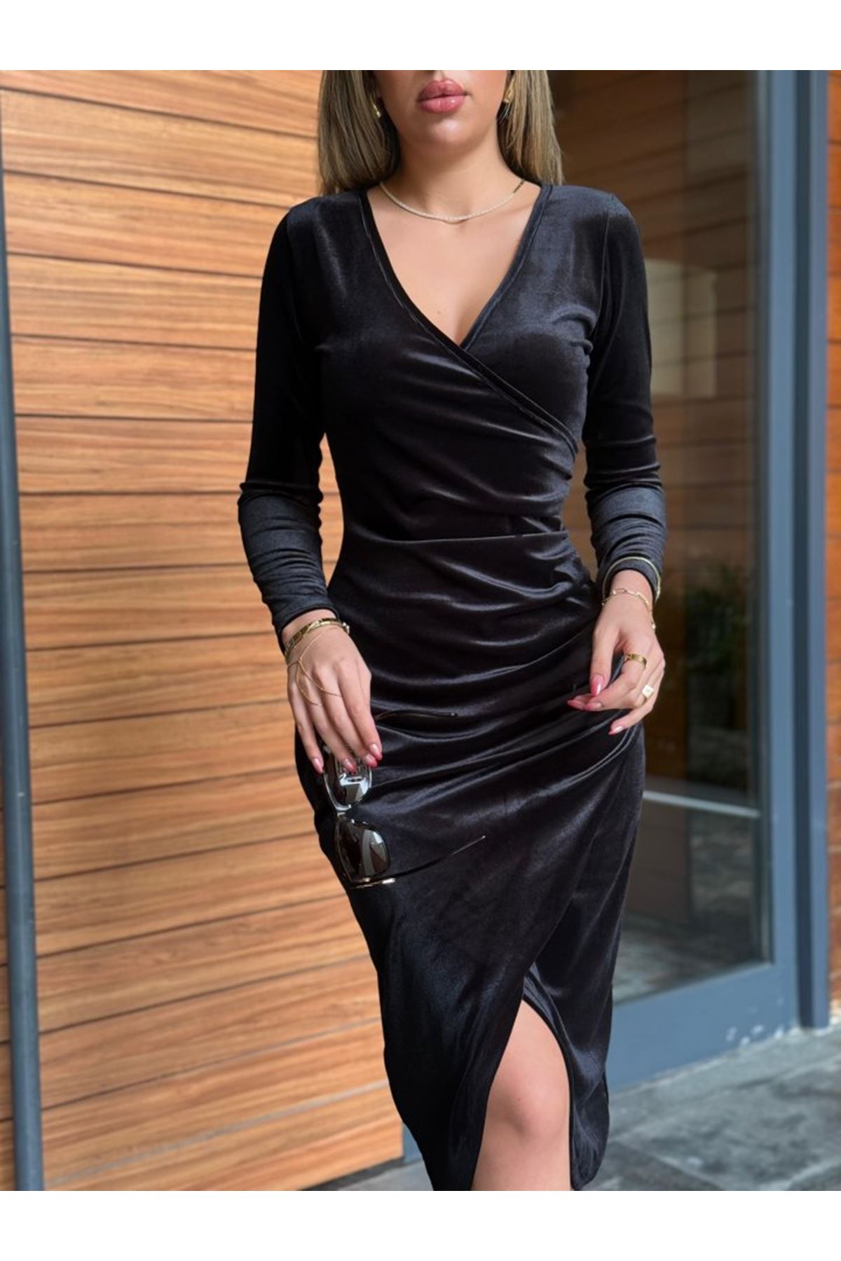 Kadın Uzun Kollu Kruvaze Yaka Belden Büzgü Detay Midi Kadife Elbise