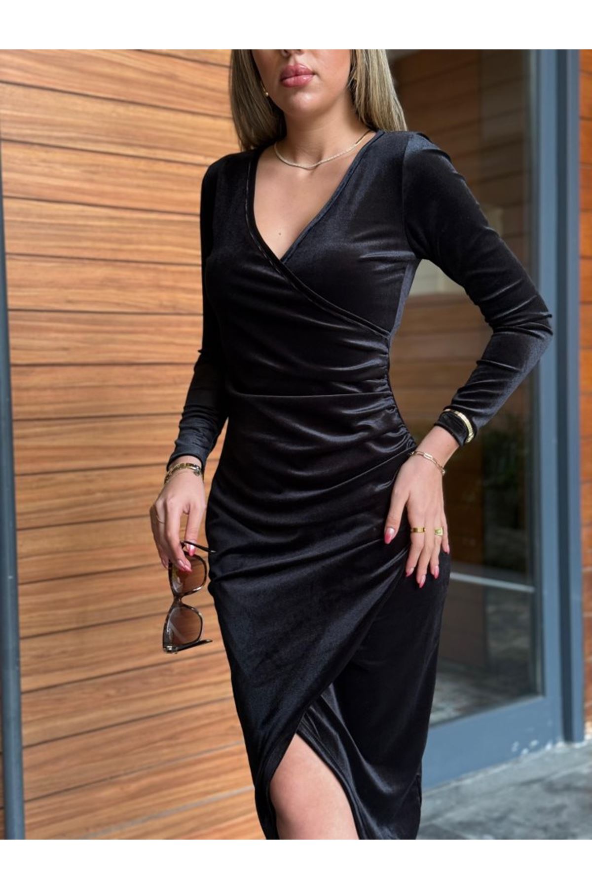 Kadın Uzun Kollu Kruvaze Yaka Belden Büzgü Detay Midi Kadife Elbise