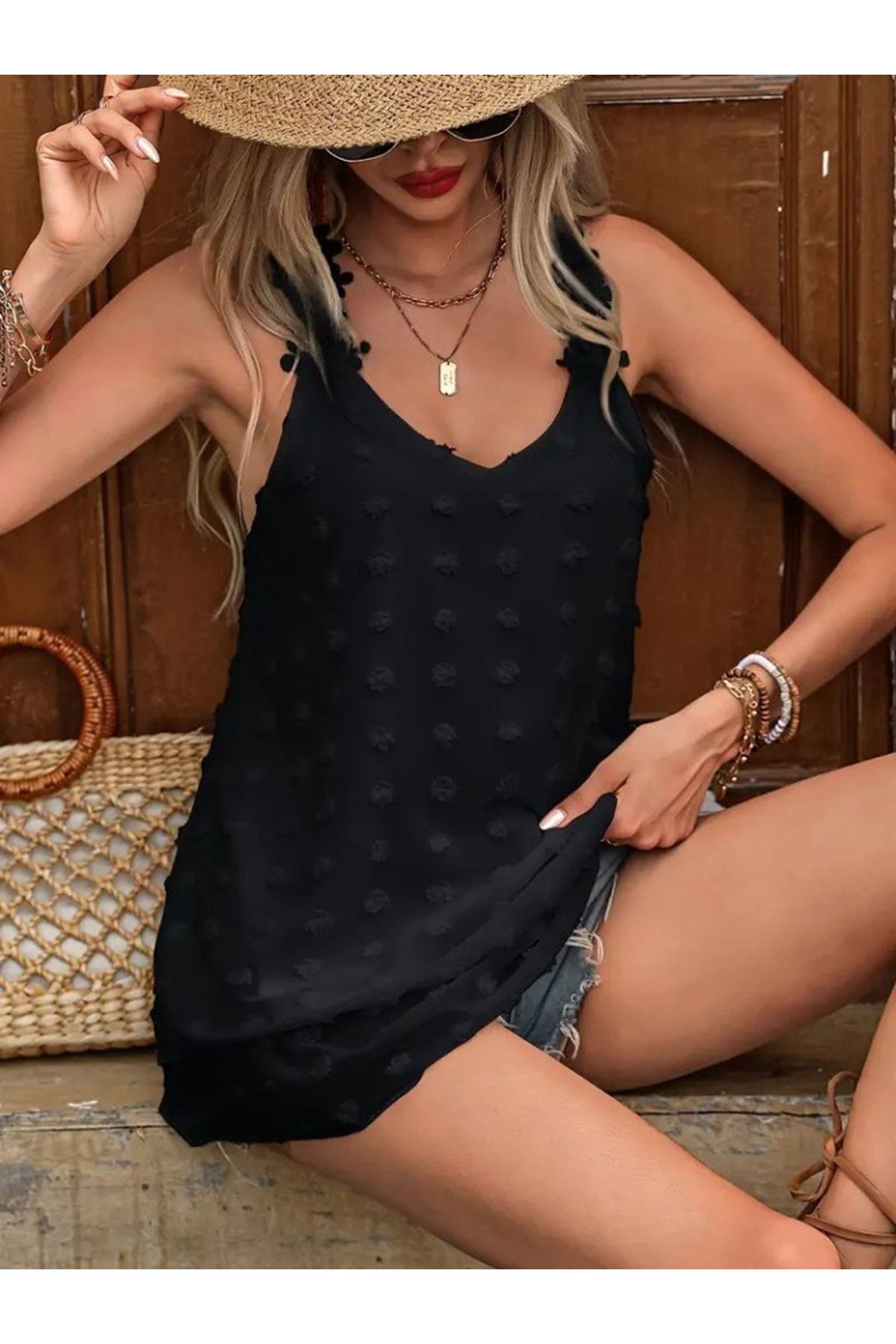 Kadın Dantel Askılı V Yakalı Sırtı çapraz Detaylı Ponpon Bluz