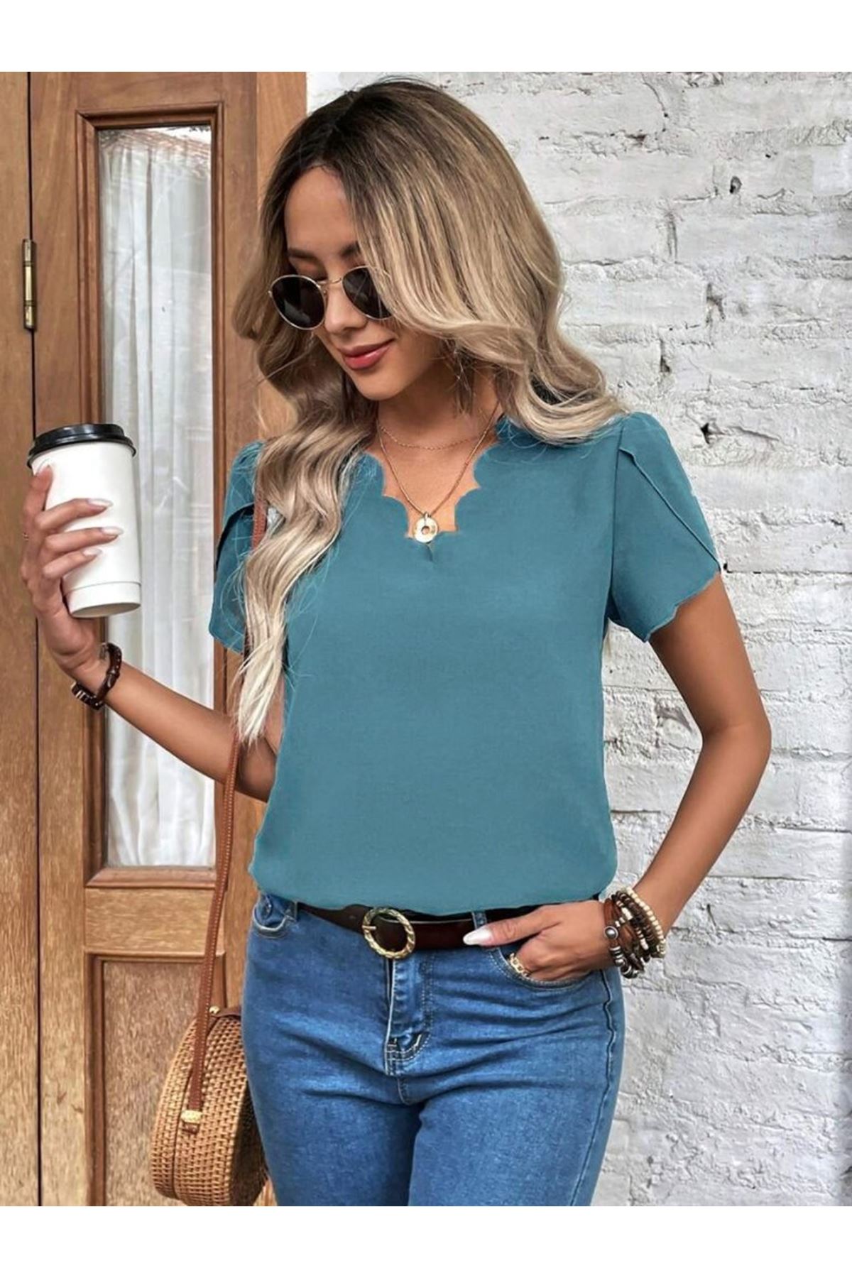 Kadın Kısa Kollu Lazer V Yakalı Ithal Krep Bluz