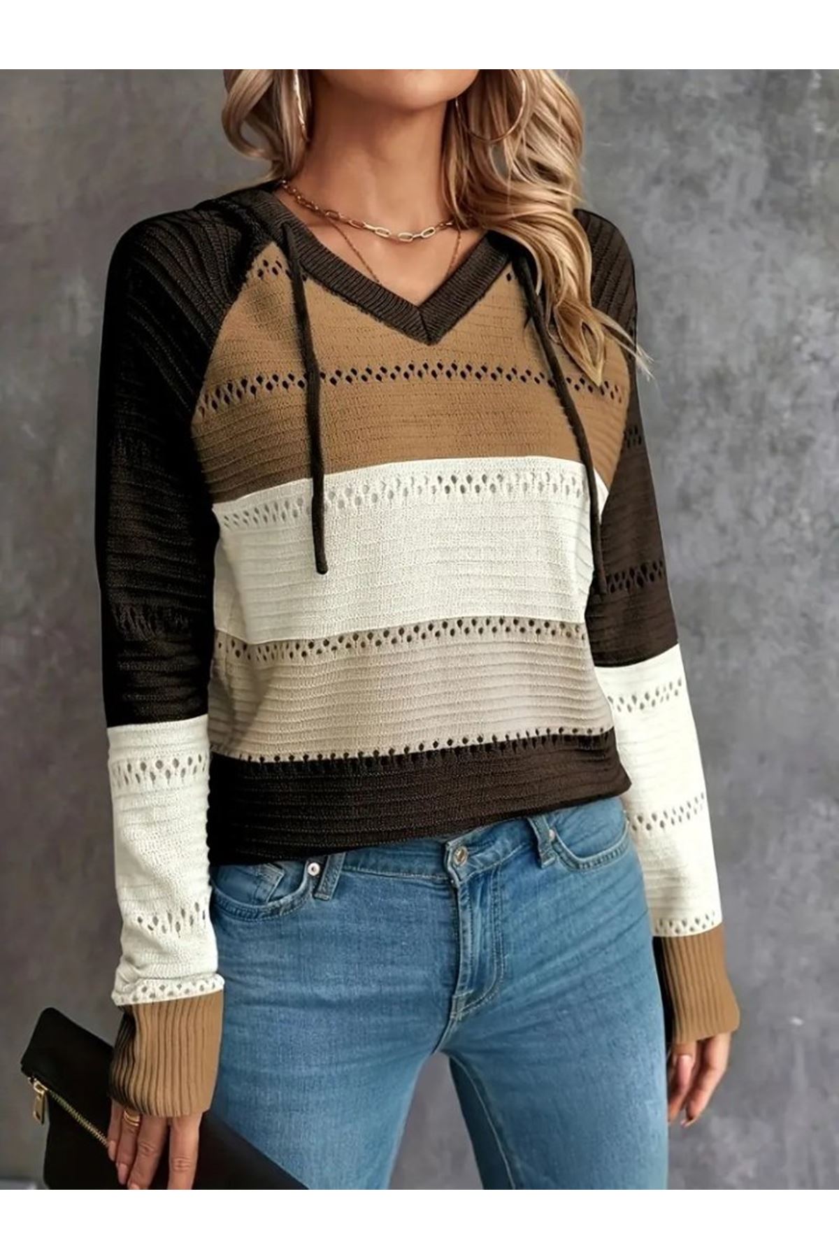 Kadın Uzun Kollu V Yakalı Bağcıklı Kapşonlu Triko Bluz