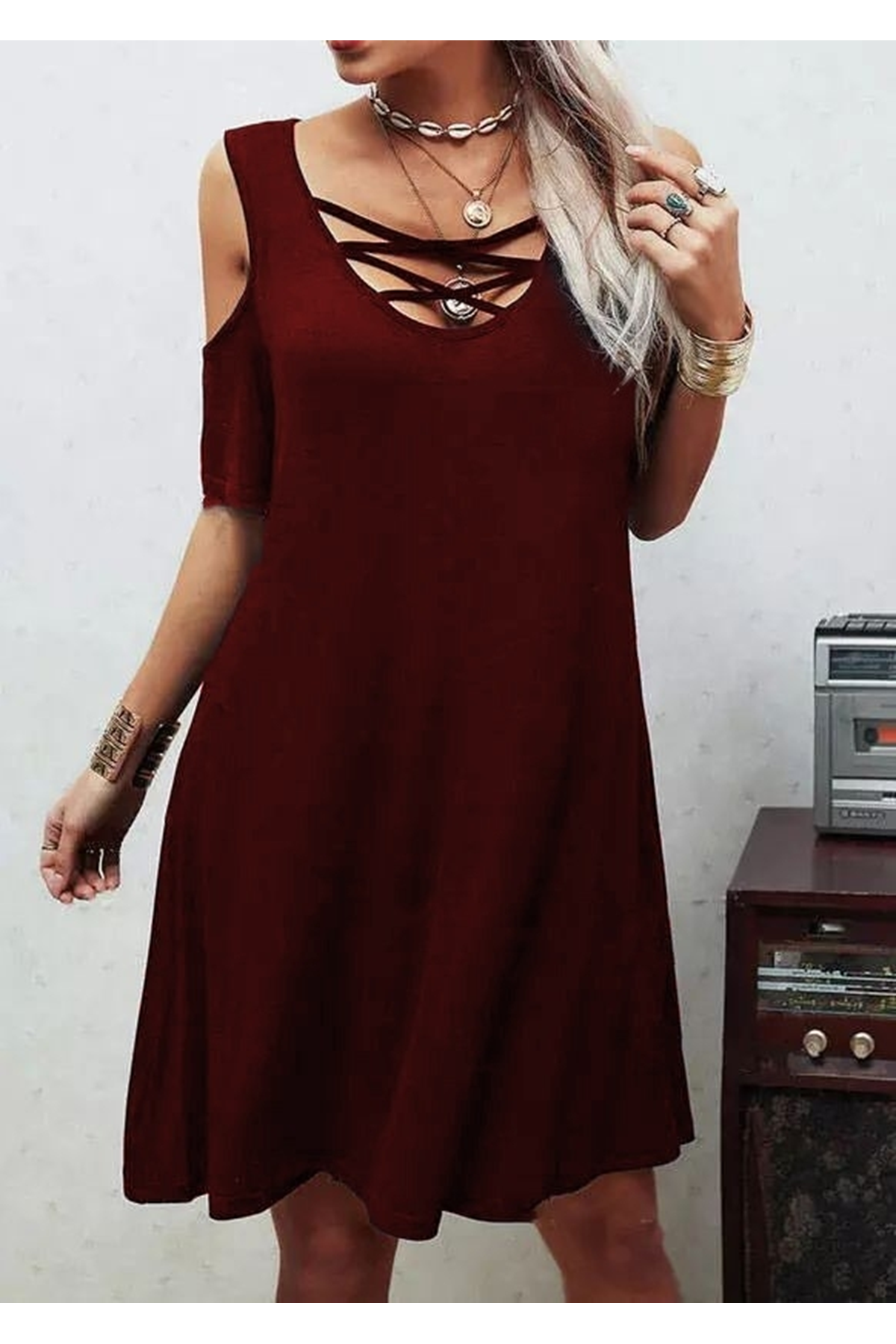 Dekolteli Bağcık Detay Viskon Kumaş Elbise