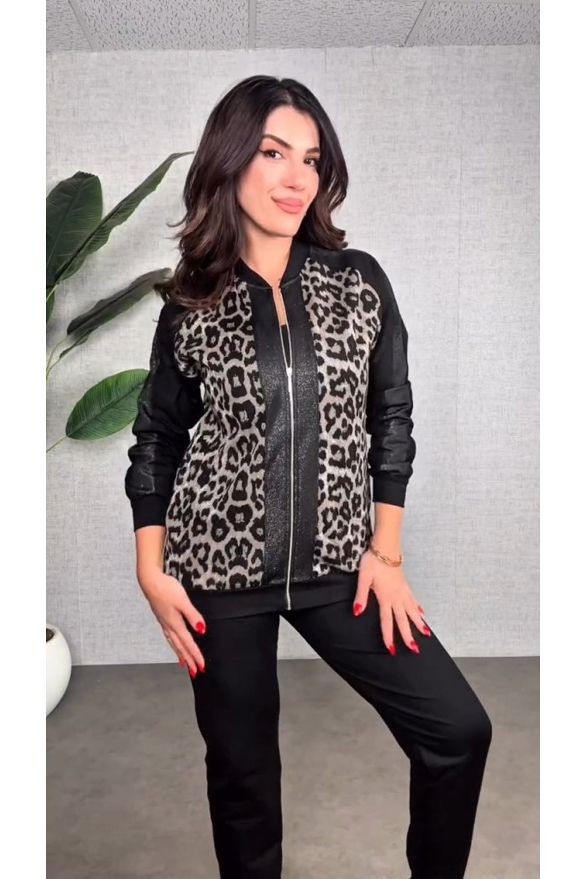 Kadın Uzun Kollu önden Fermuarlı Leopar Desenli Viskon Iki Iplik Bluz Ve Pantolon Ikili Takım