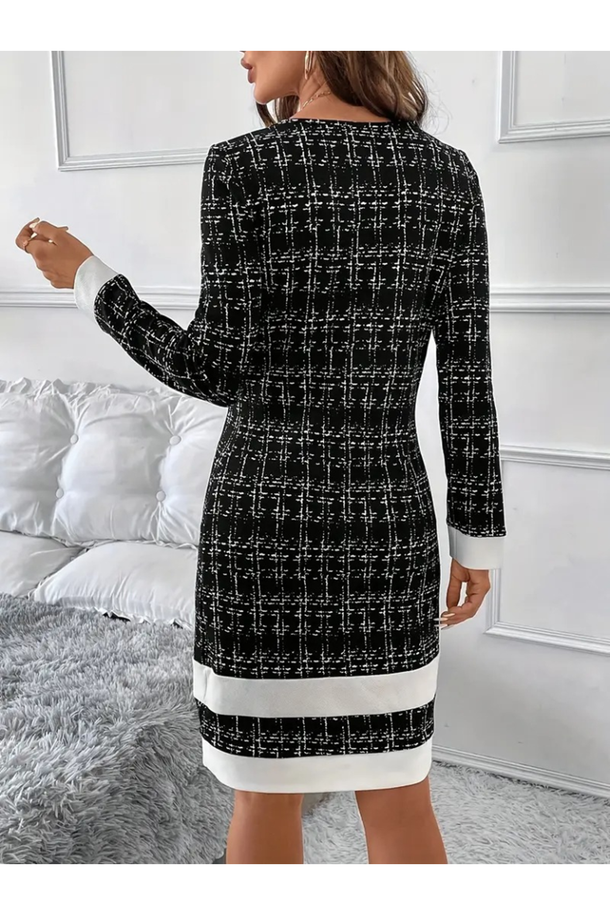 Kadın Uzun Kollu Yuvarlak Yaka Etek Ucu şerit Detaylı Kısa Dokuma Elbise