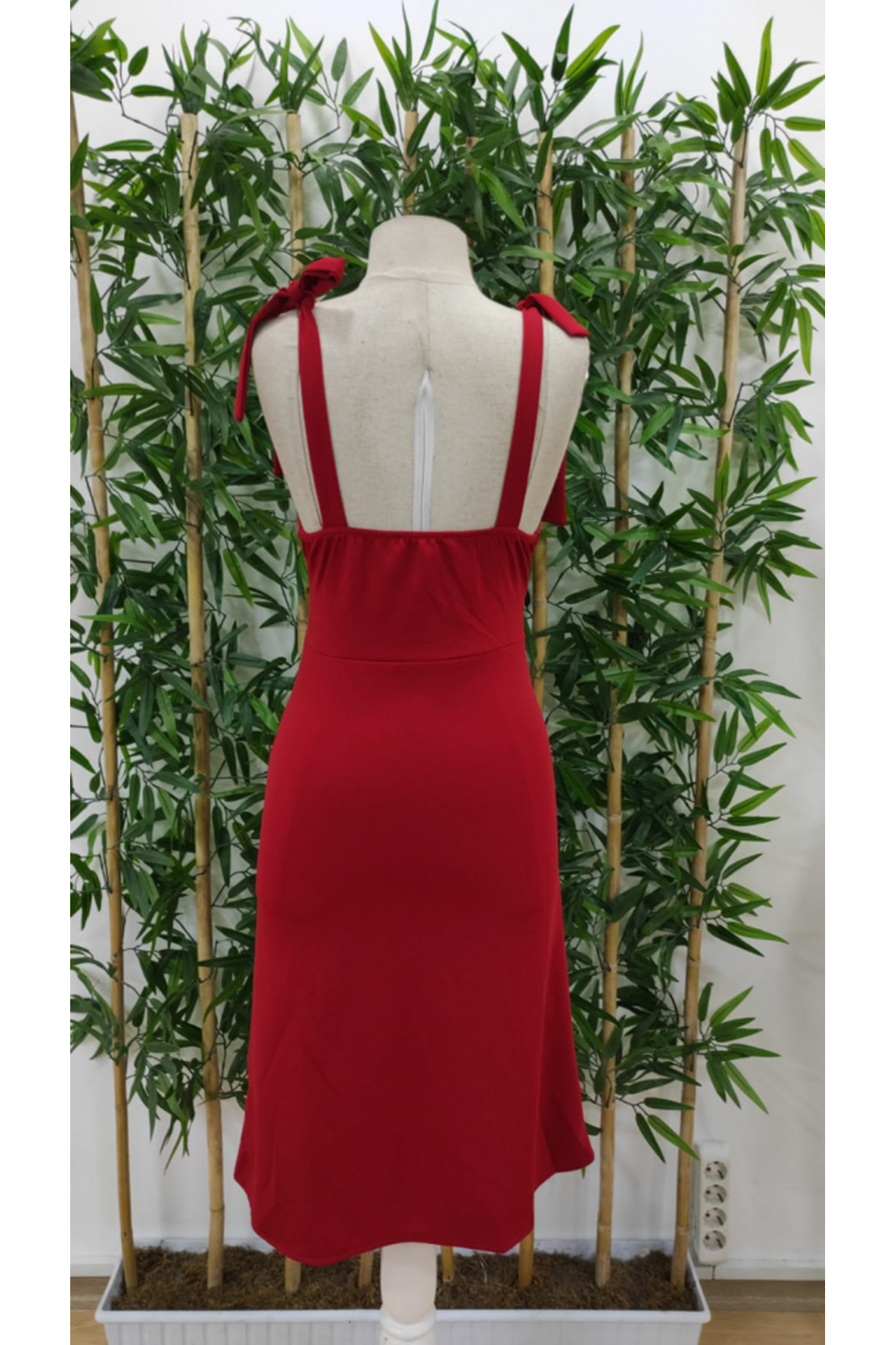 Kadın Göğüs Büzgü Detay Askıları Bağlamalı Yırtmaçlı Krep Elbise