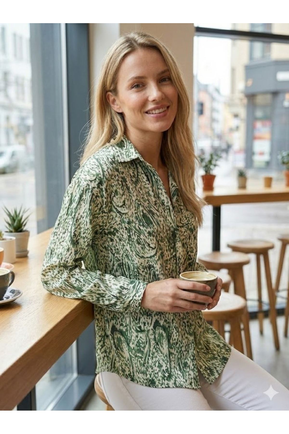 Kadın Uzun Kollu Dalgalı Desen Baskılı Gömlek