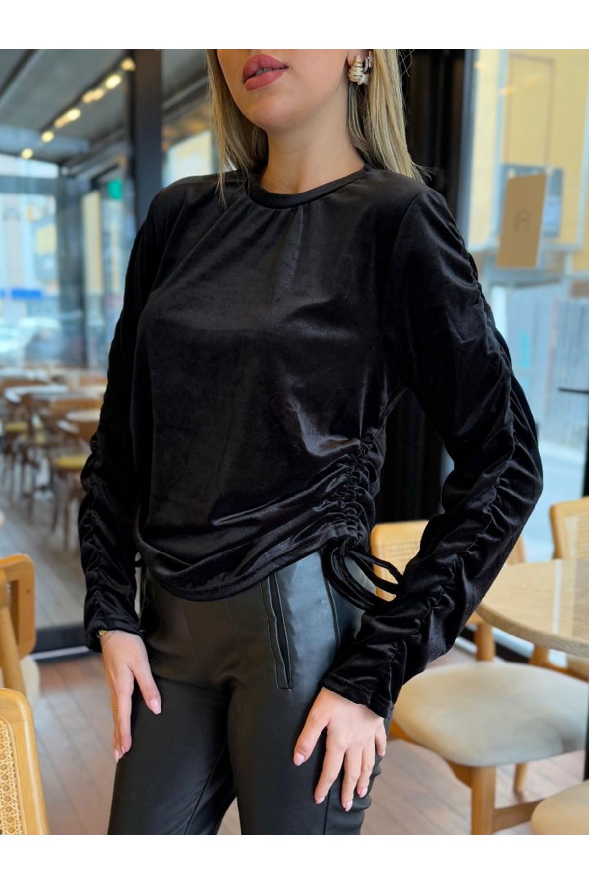 Kadın Uzun Kollu Bisiklet Yaka Yanları Ve Kolları Büzgülü Kadife Bluz