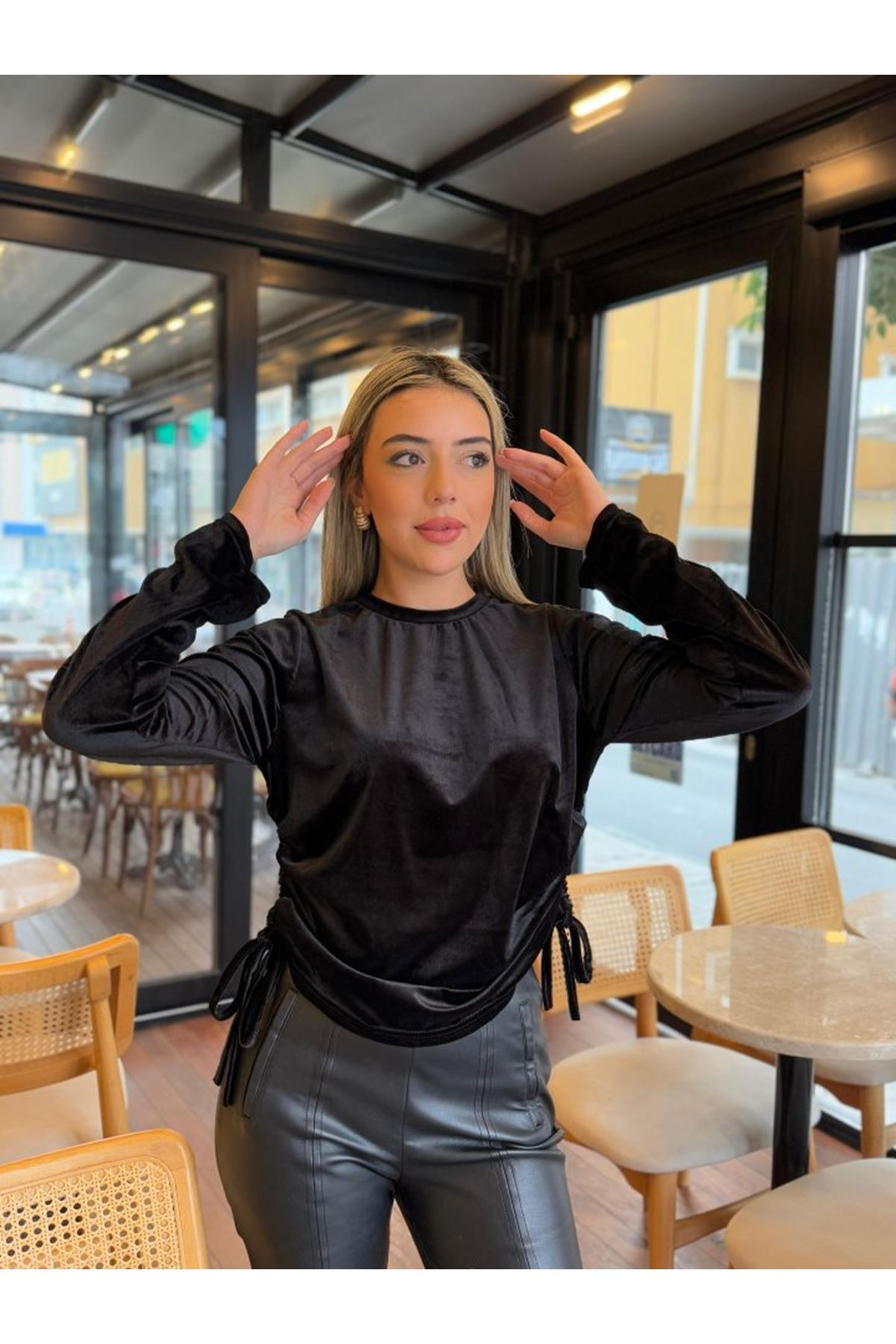 Kadın Uzun Kollu Bisiklet Yaka Yanları Ve Kolları Büzgülü Kadife Bluz