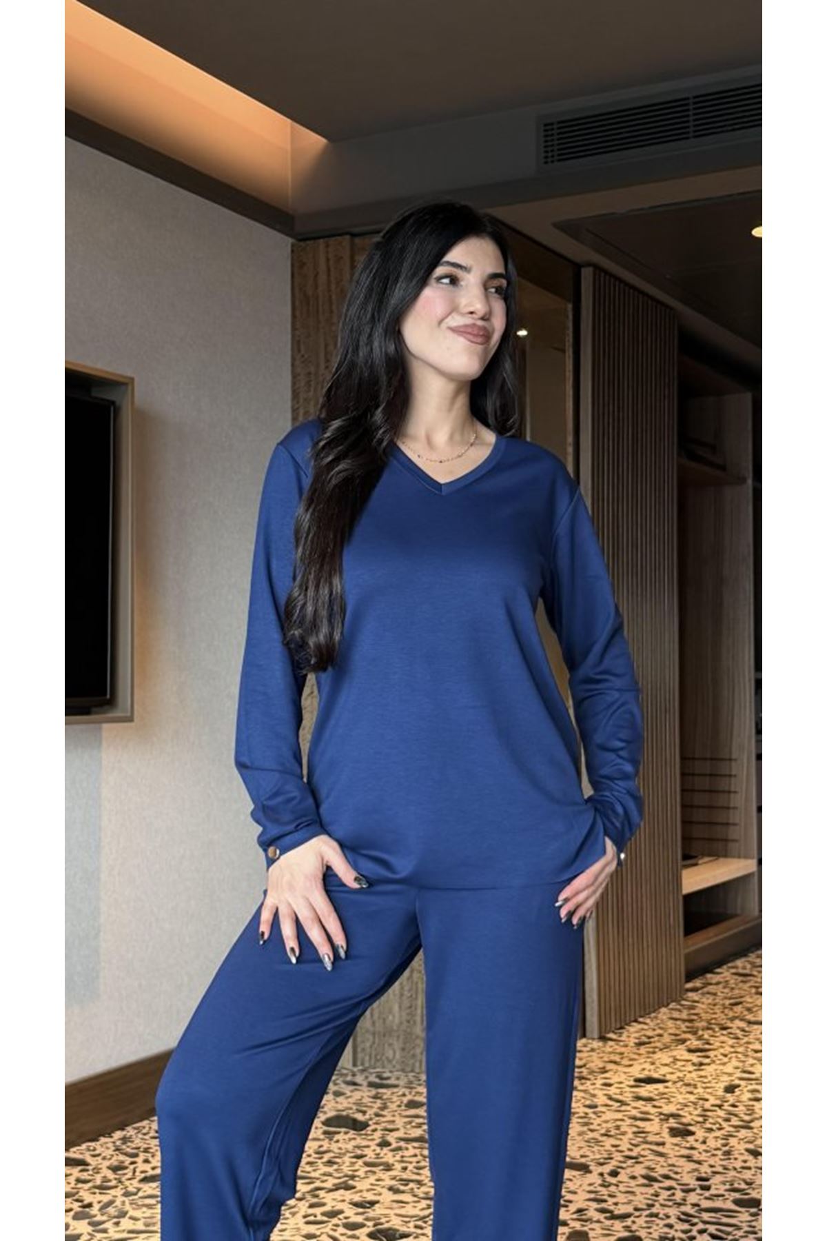 Kadın V Yaka Bluz Ve Pantolon Ikili Takım