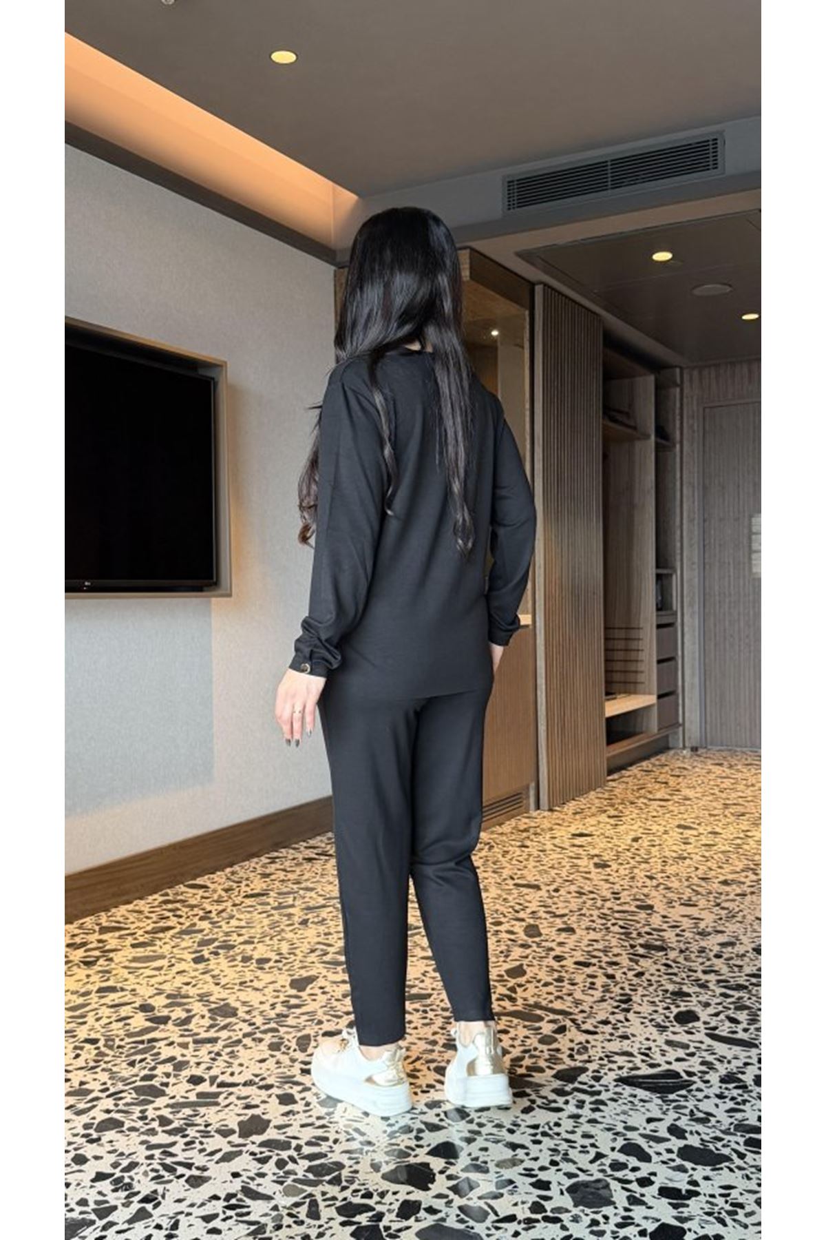 Kadın V Yaka Bluz Ve Pantolon Ikili Takım