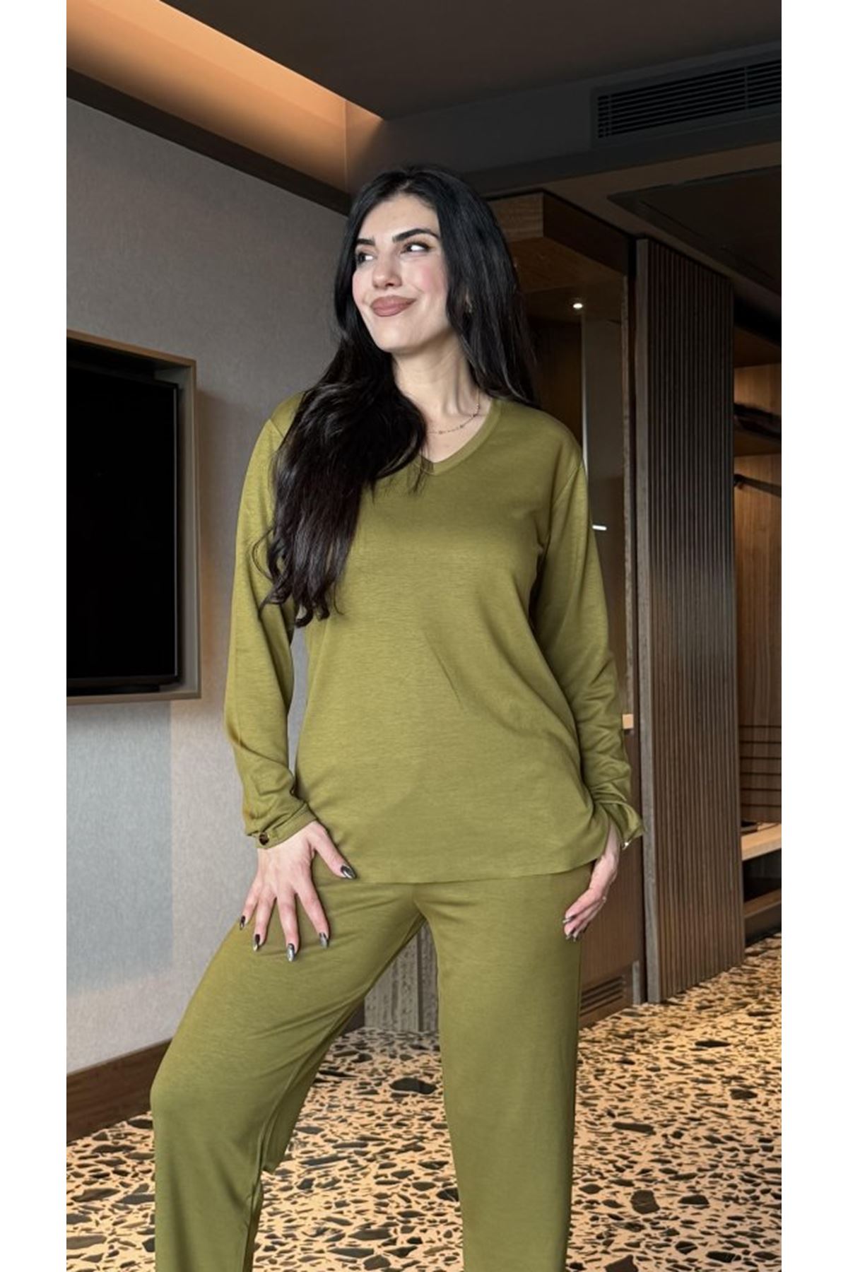 Kadın V Yaka Bluz Ve Pantolon Ikili Takım