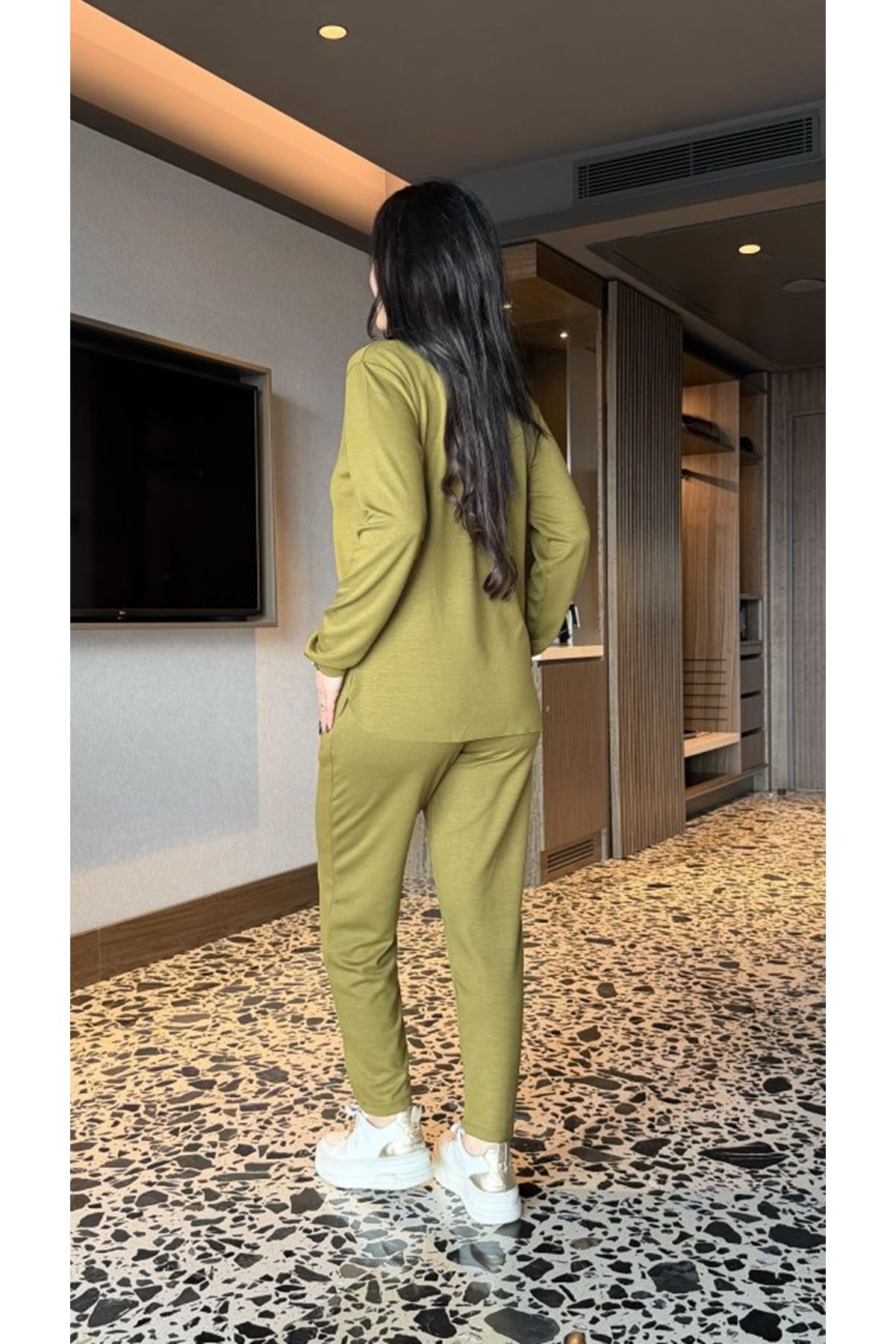 Kadın V Yaka Bluz Ve Pantolon Ikili Takım