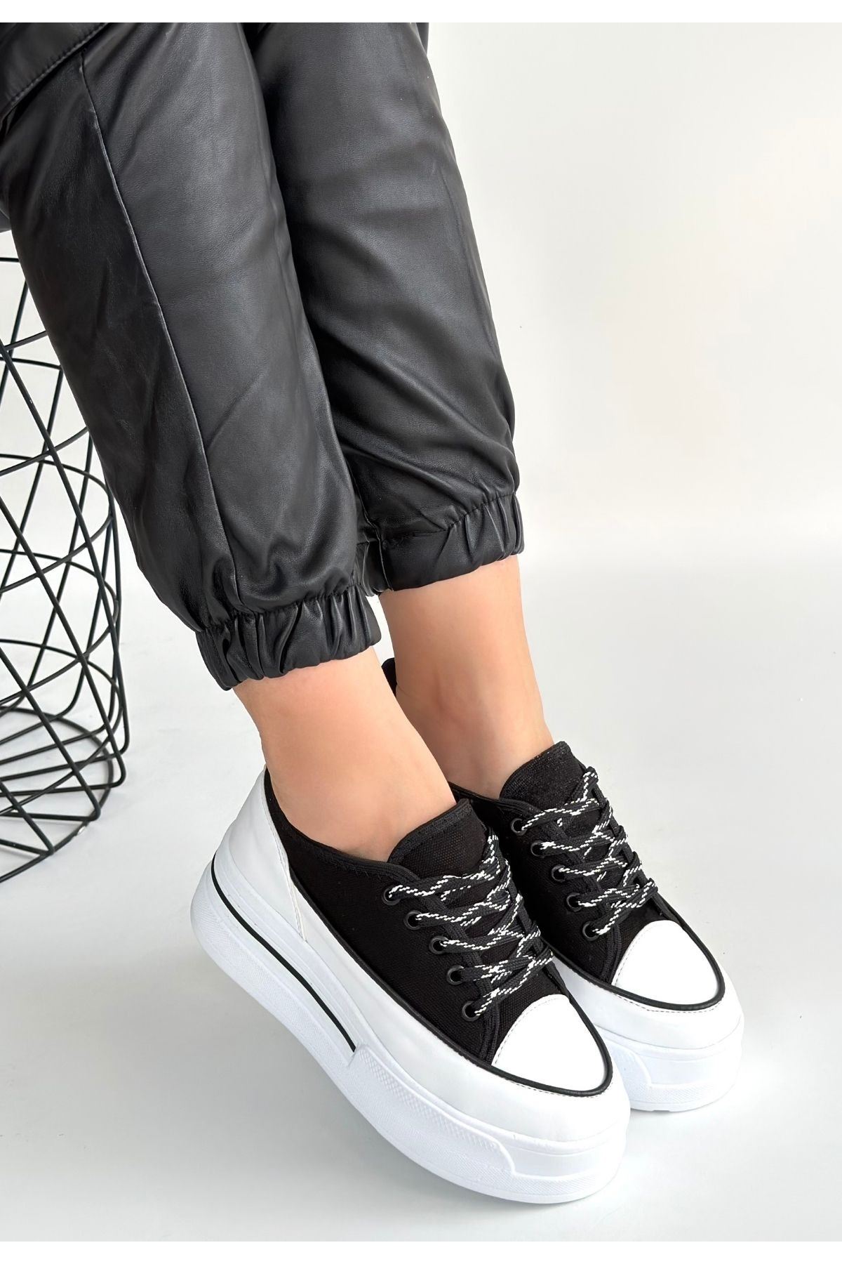 Dalen Siyah Keten Bağcıklı Spor Ayakkabı