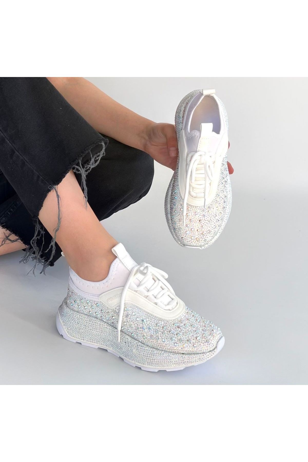 Rimay Beyaz Cilt Boncuk İşlemeli Spor Ayakkabı